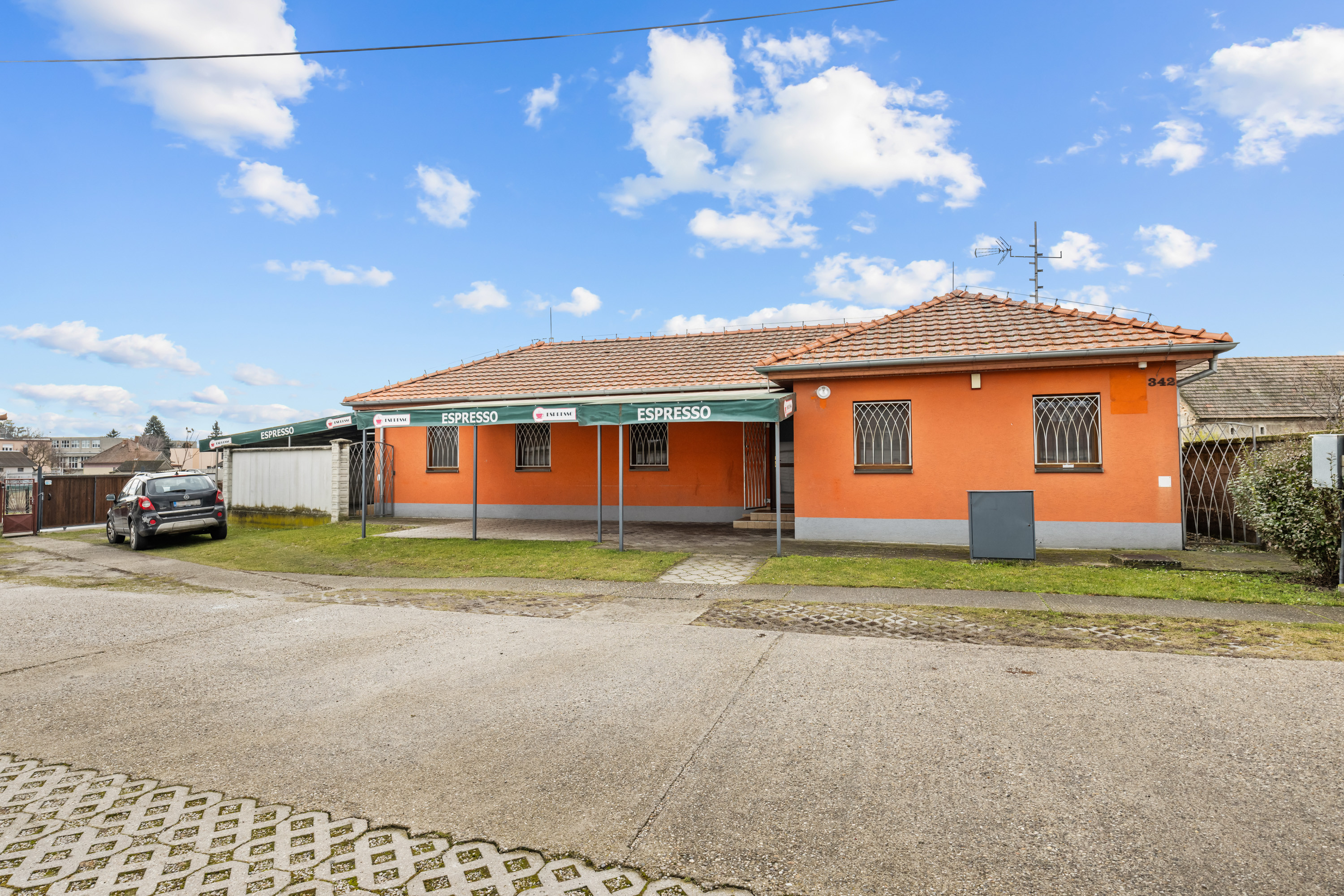 PREDAJ KOMERČNÉHO PRIESTORU, ROHOVCE (25 min. Bratislava R7)