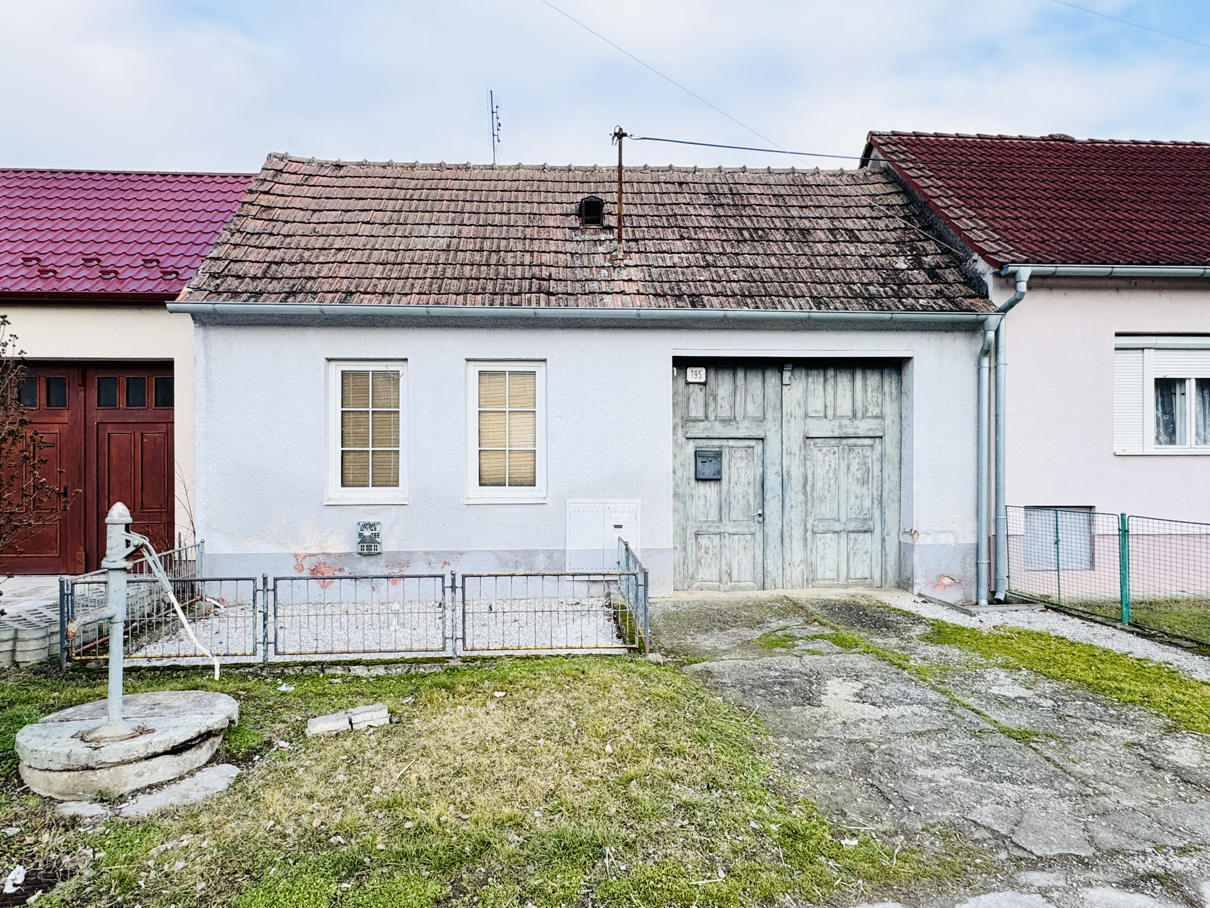 3-izbový rodinný dom s dvorom a stodolou – Petrova Ves, okres Skalica.