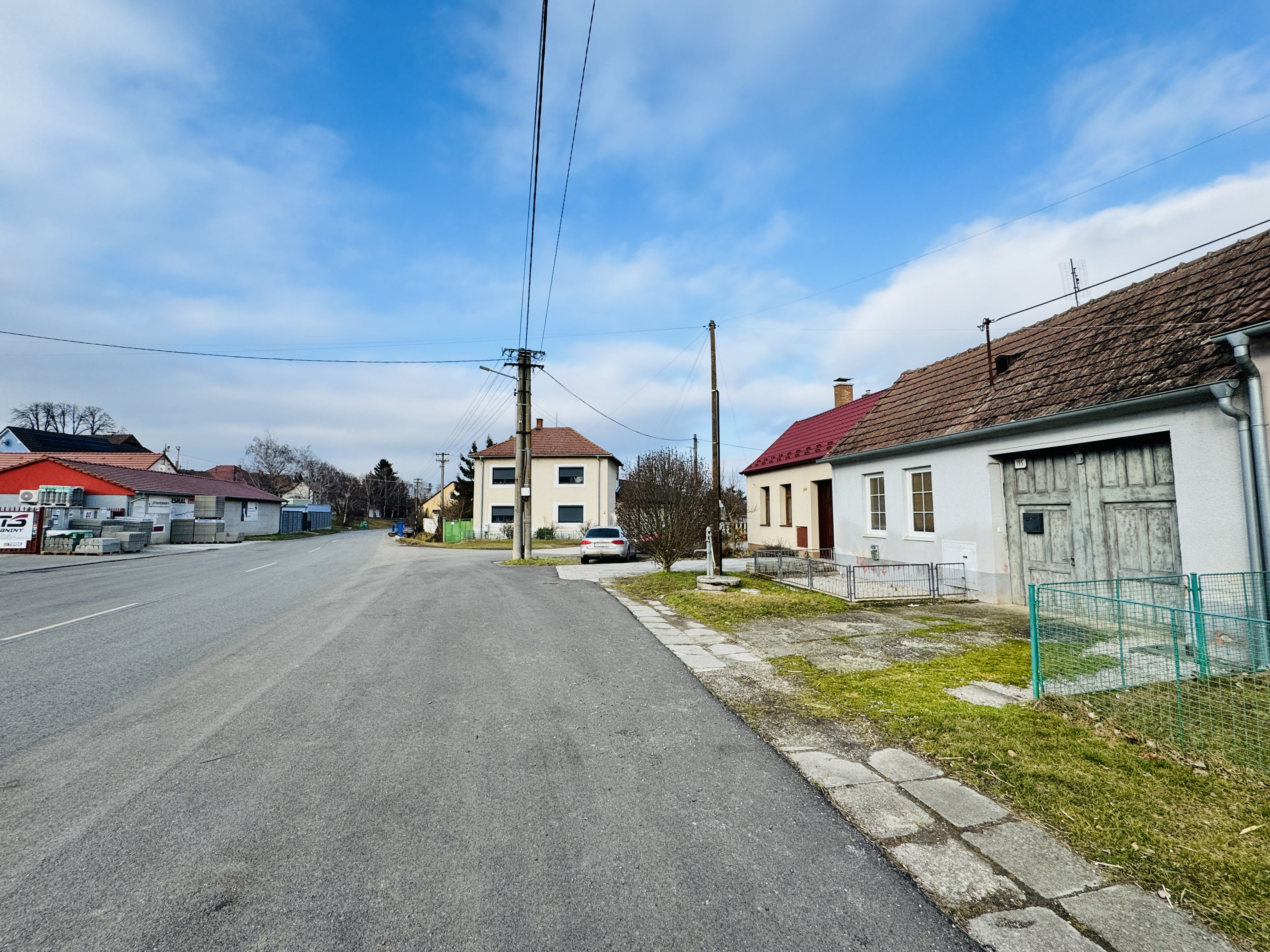3-izbový rodinný dom s dvorom a stodolou – Petrova Ves, okres Skalica.