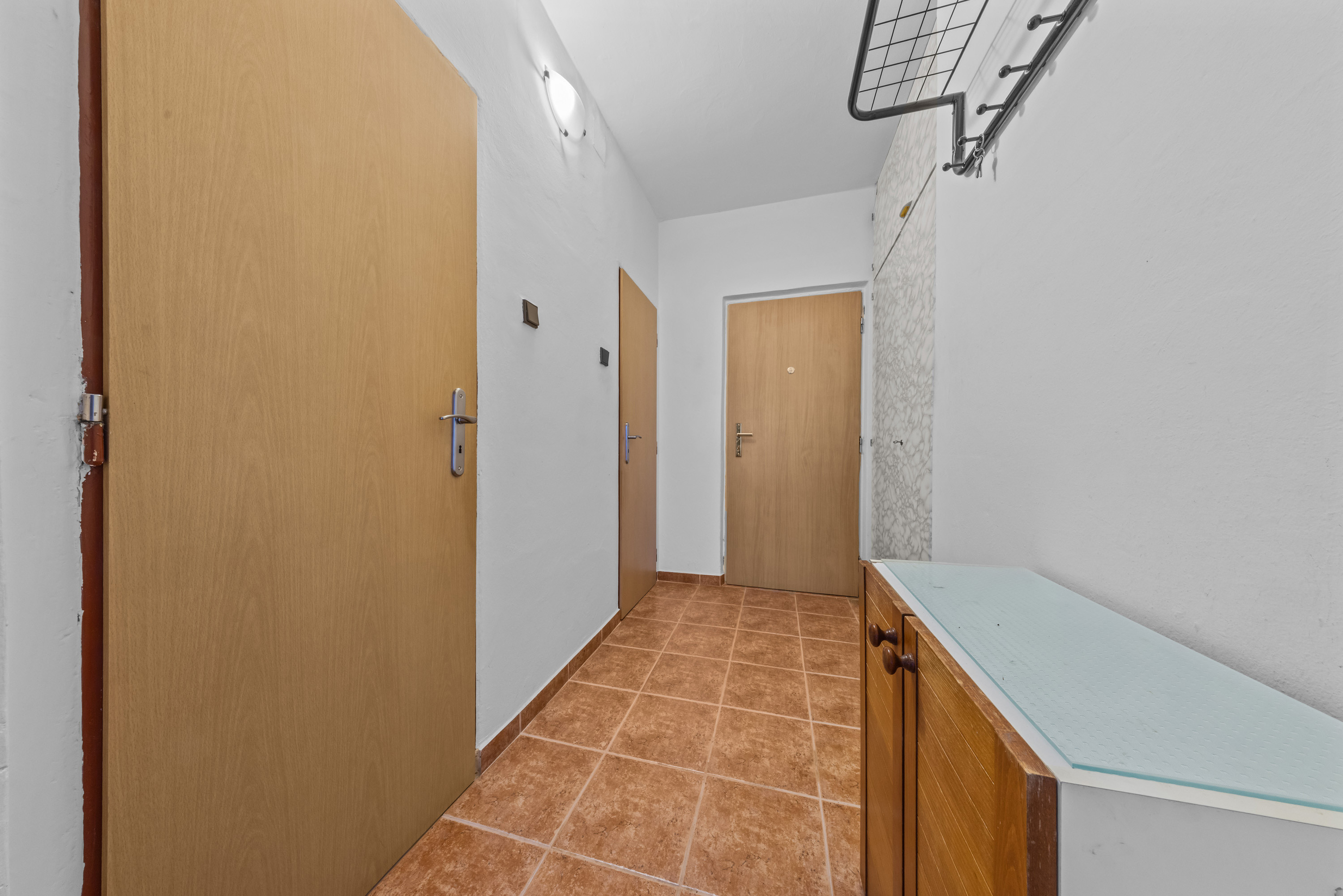 Na predaj praktický 3-izbový byt s loggiou v obľúbenej a tichej časti Karlovej Vsi na Púpavovej ulici