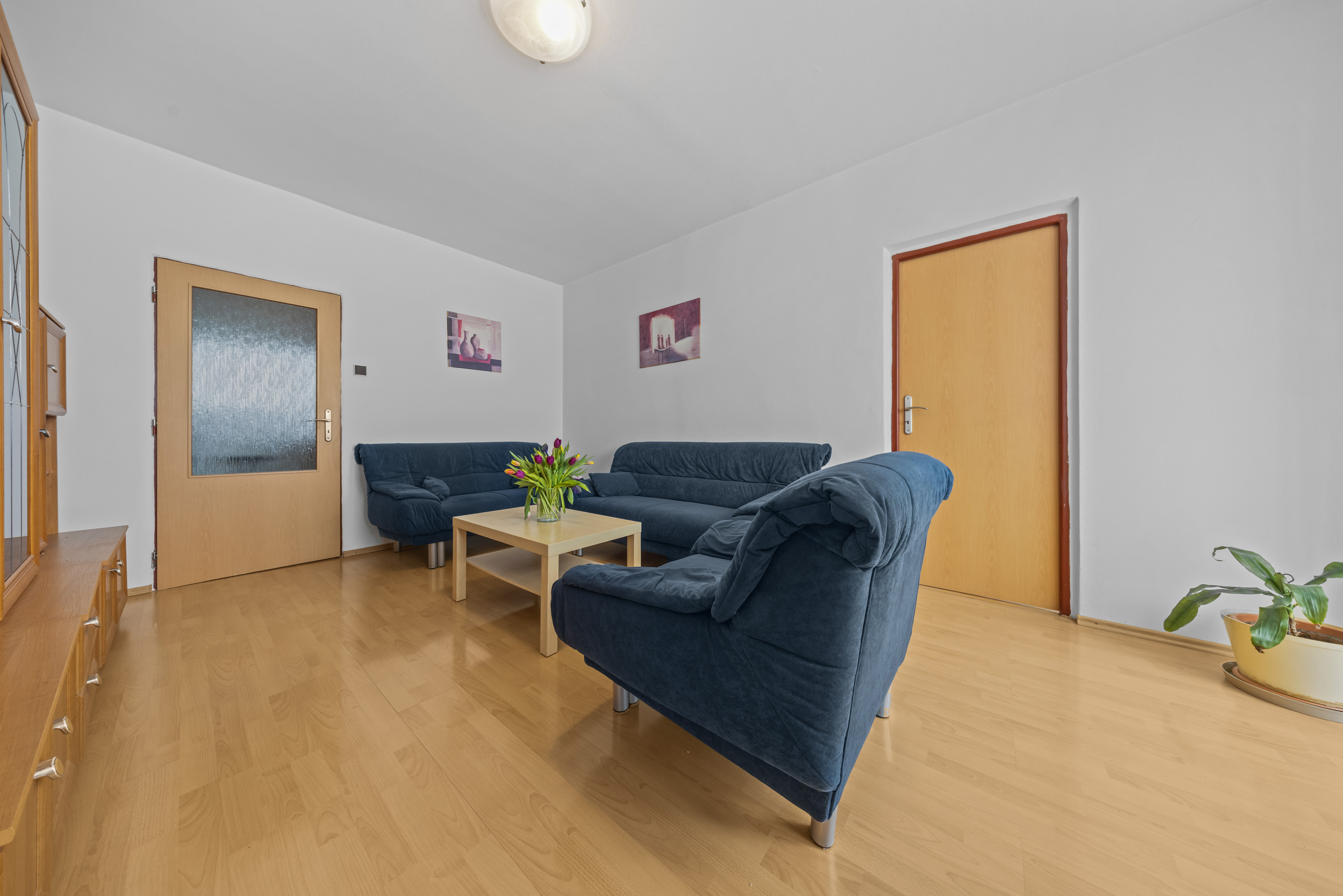 Na predaj praktický 3-izbový byt s loggiou v obľúbenej a tichej časti Karlovej Vsi na Púpavovej ulici