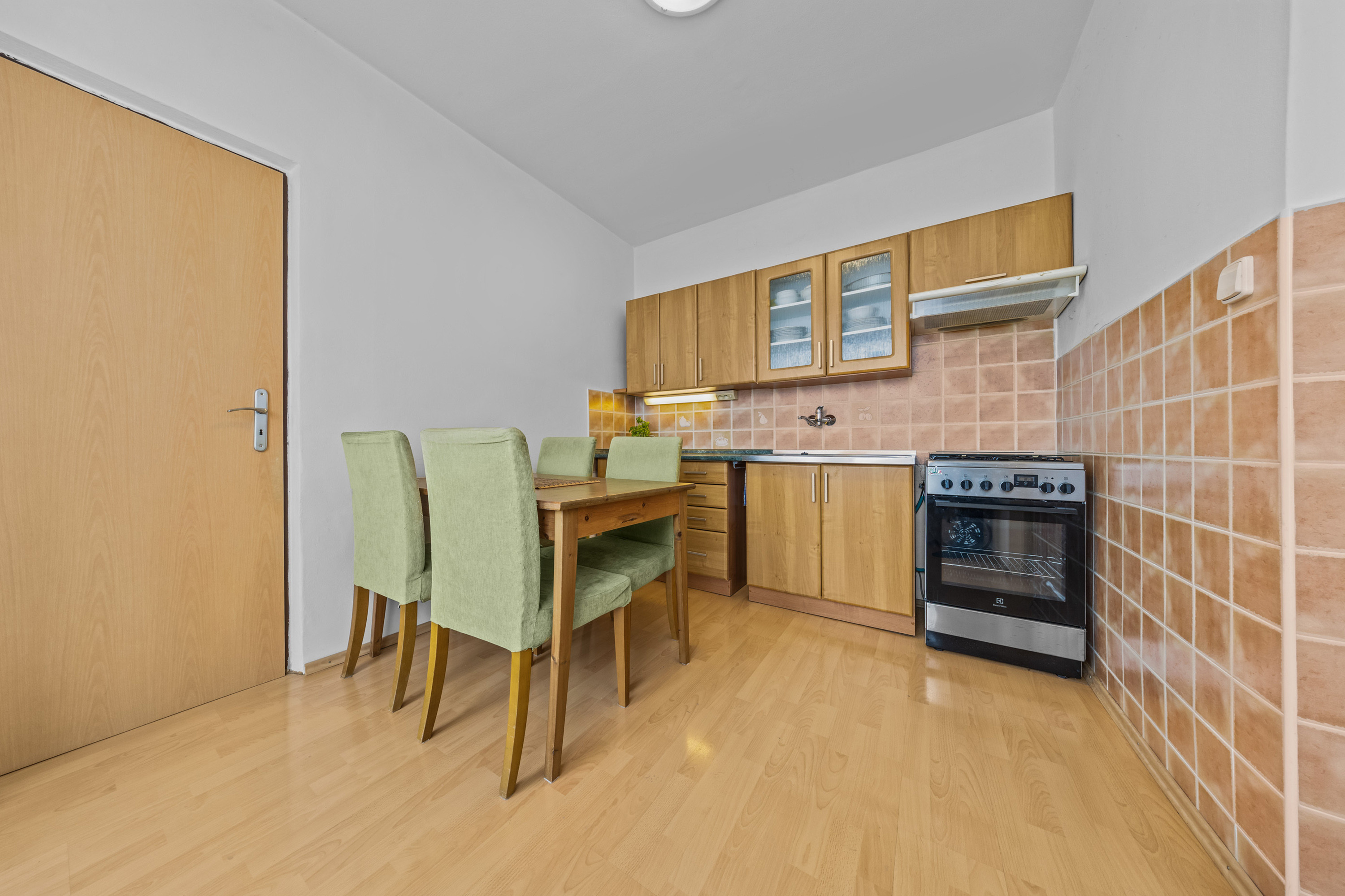 Na predaj praktický 3-izbový byt s loggiou v obľúbenej a tichej časti Karlovej Vsi na Púpavovej ulici