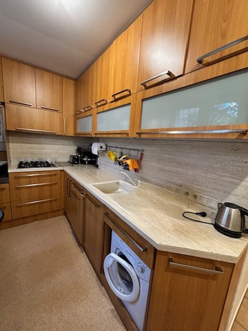 PREDAJ: Slnečný 3-izbový byt v srdci Ružinova – tehla a zeleň