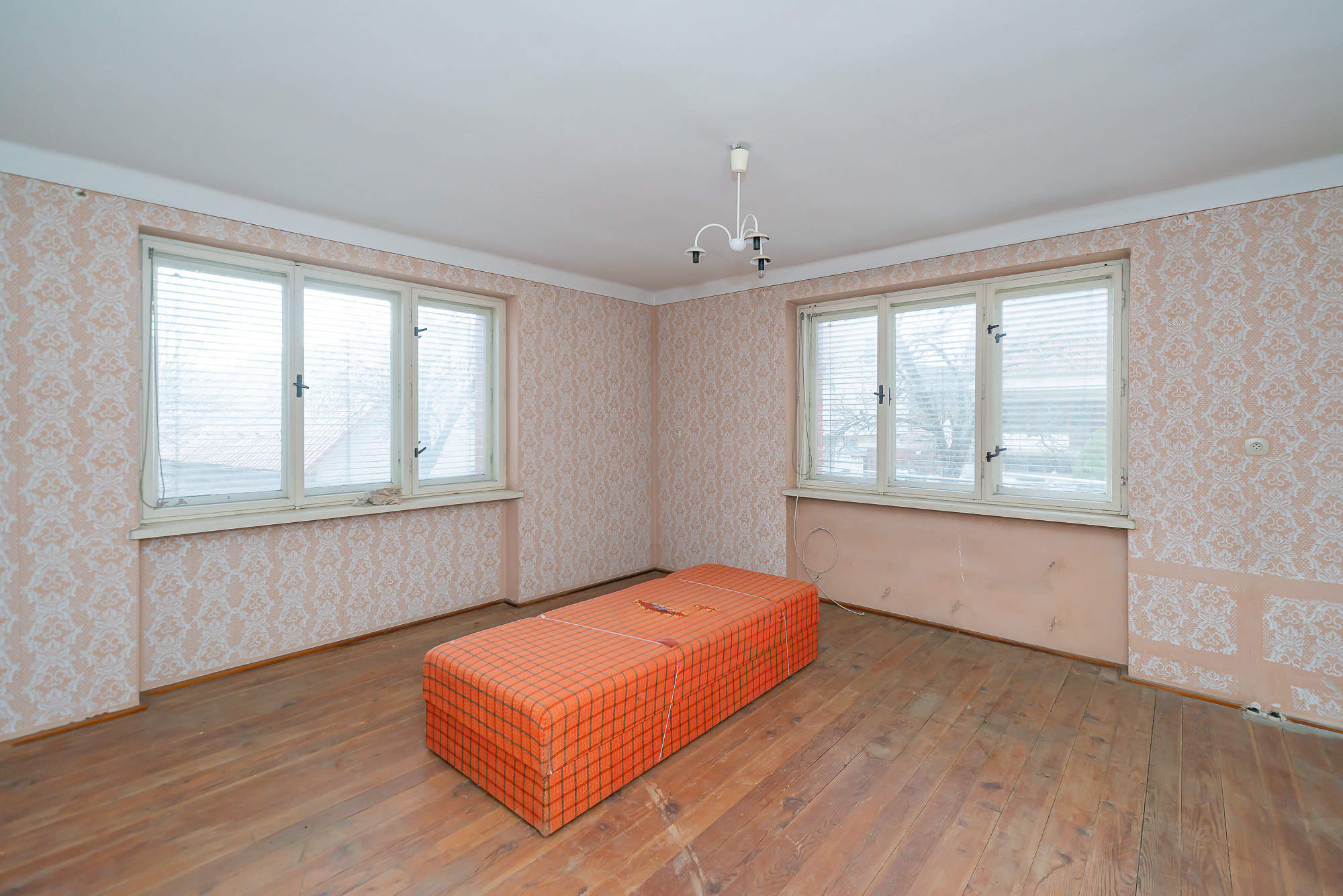 NA PREDAJ Rodinný dom s pozemkom 1188 m² - Moravské Lieskové