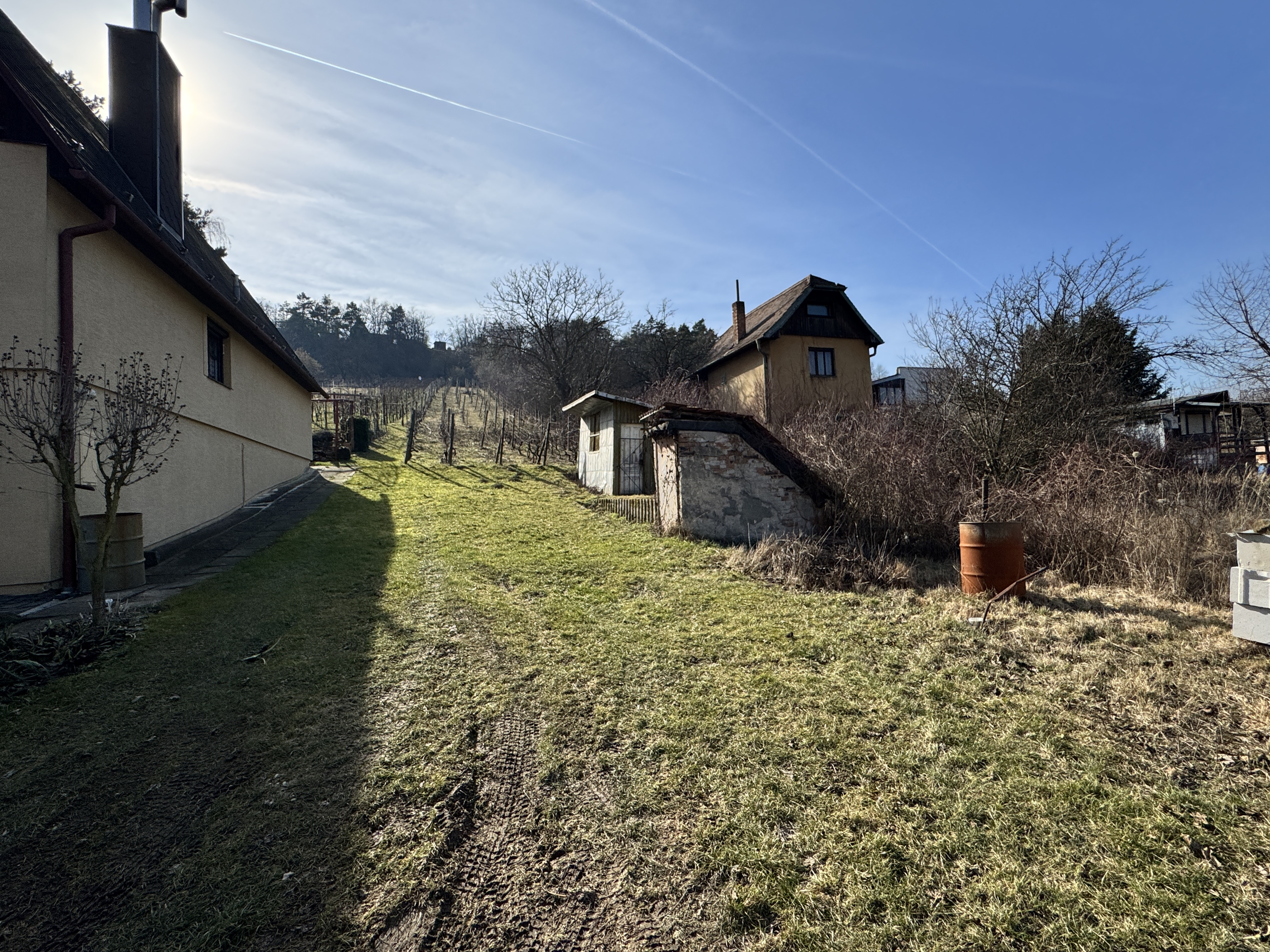 Stavebný pozemok s projektom a stavebným povolením – Skalica, lokalita Koziny.