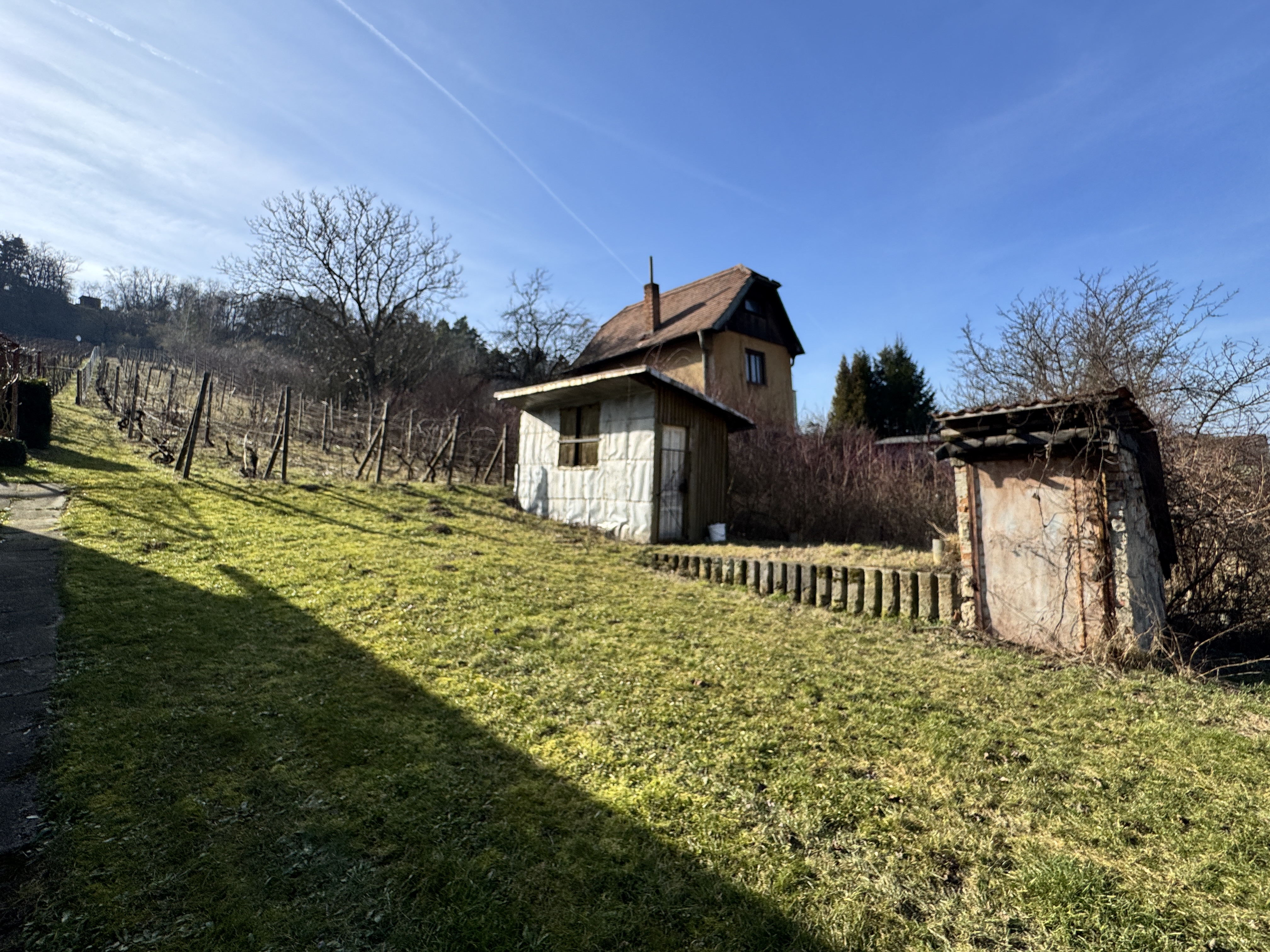 Stavebný pozemok s projektom a stavebným povolením – Skalica, lokalita Koziny.