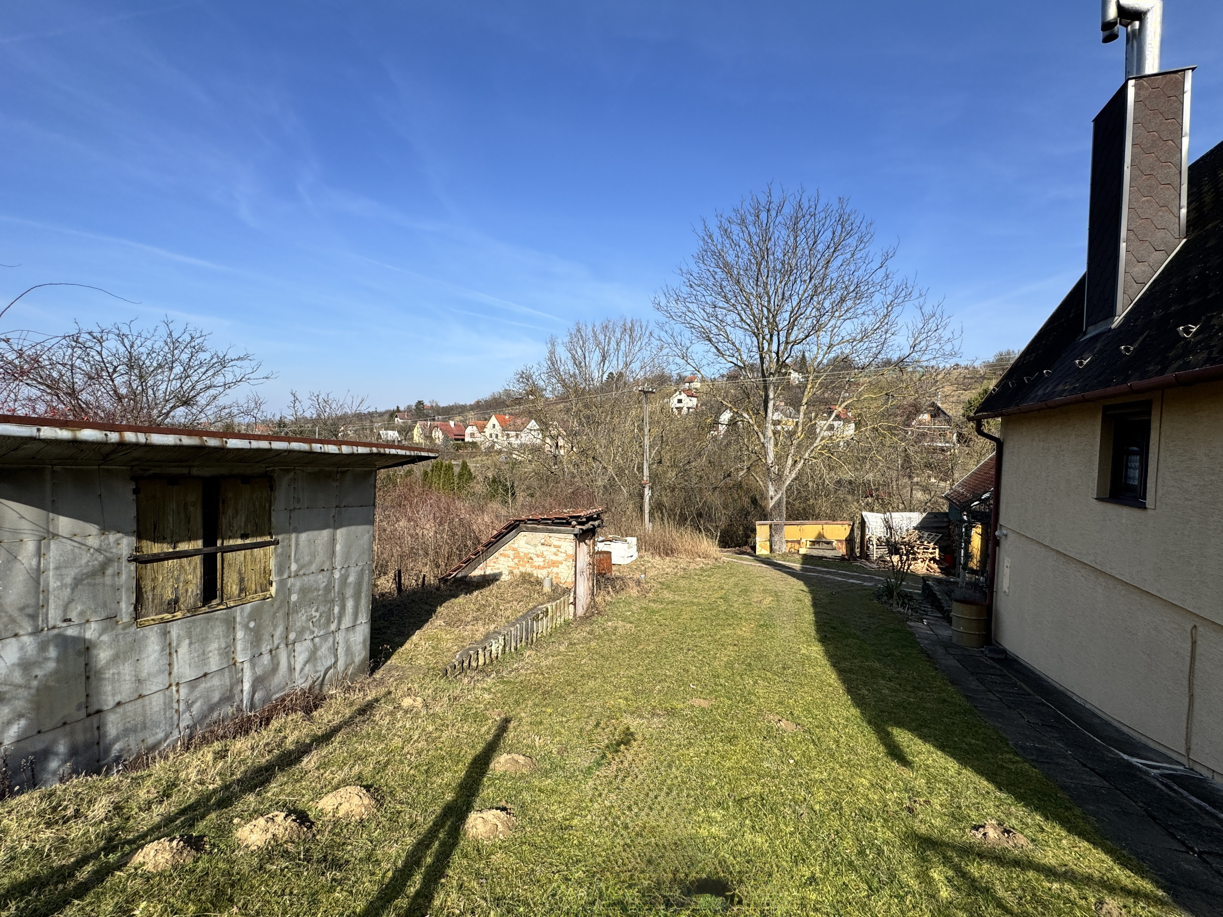 Stavebný pozemok s projektom a stavebným povolením – Skalica, lokalita Koziny.