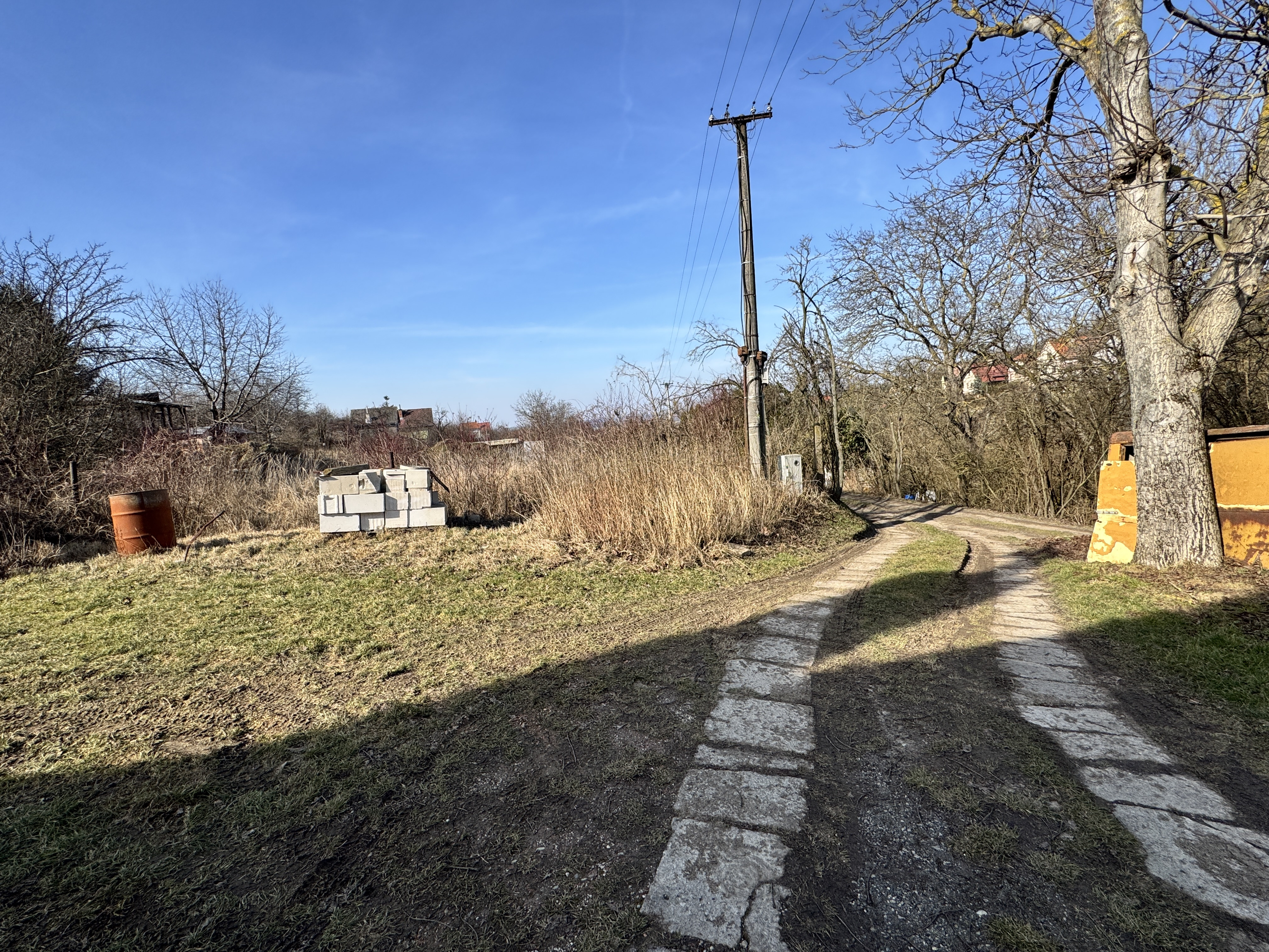 Stavebný pozemok s projektom a stavebným povolením – Skalica, lokalita Koziny.