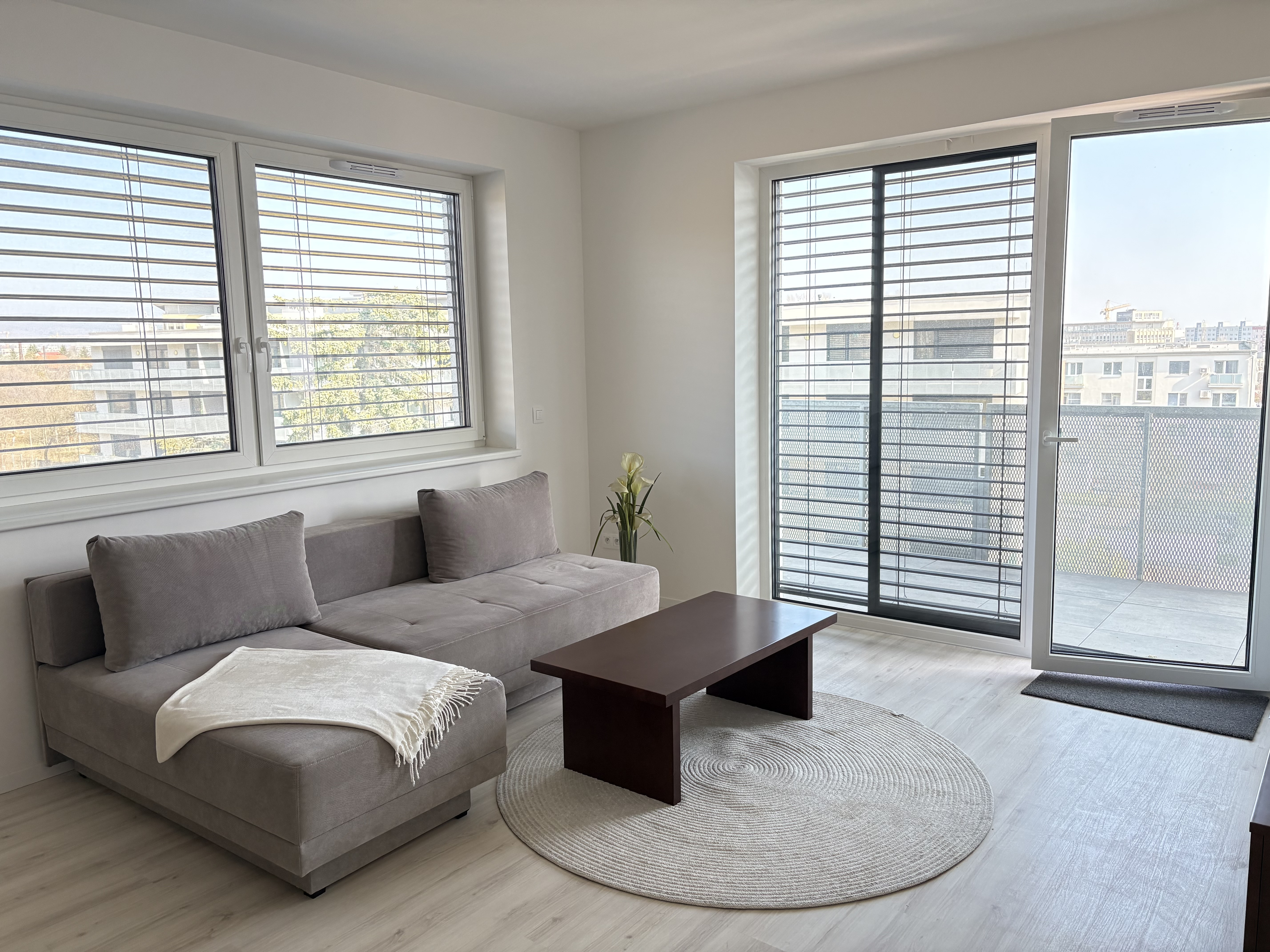 Na prenájom krásny 2 izbový byt v novostavbe s balkónom a parkovaním