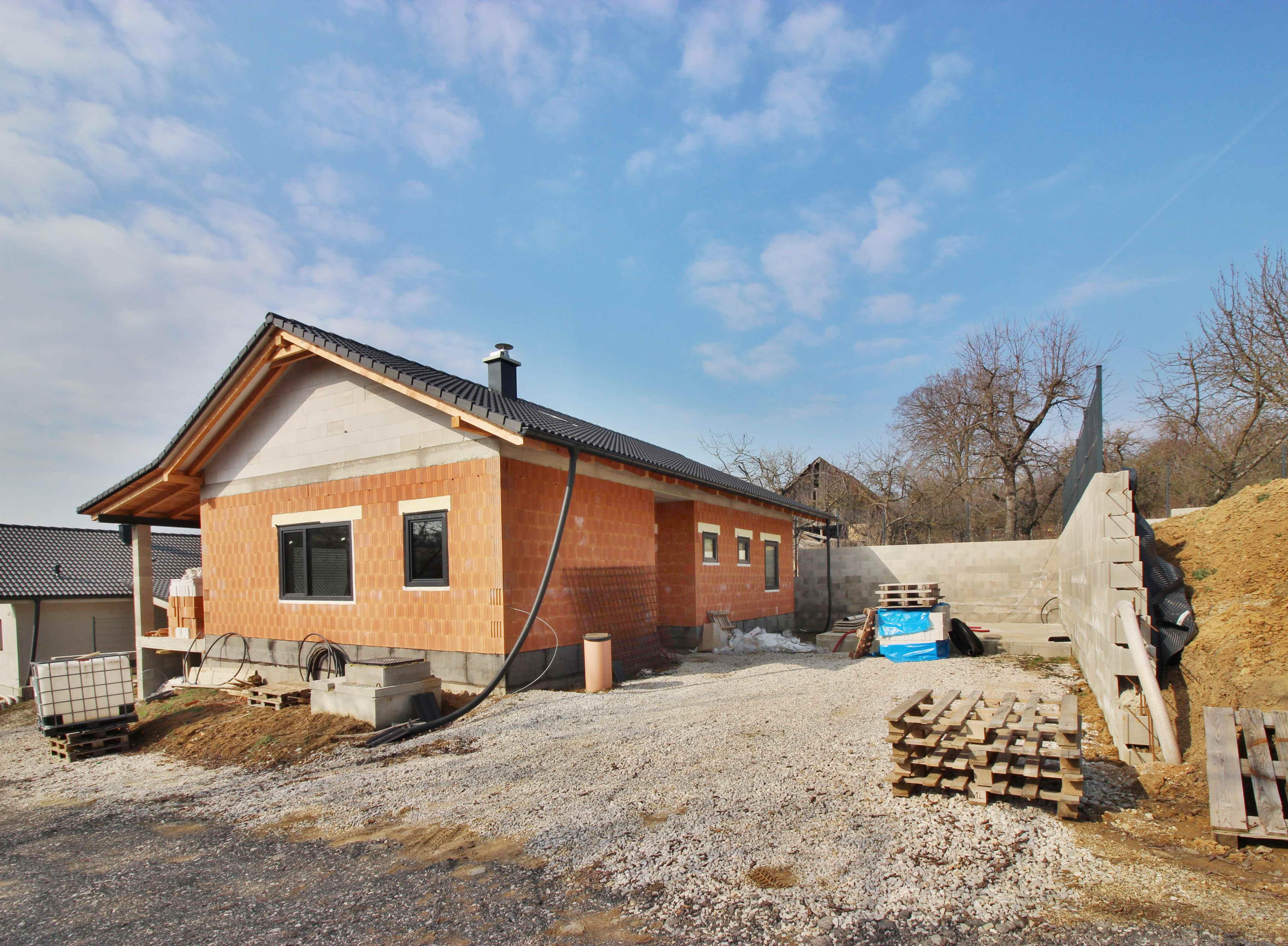 🏡 NA PREDAJ POSLEDNÝ RODINNÝ DOM v súkromnej ulici, Stará Turá