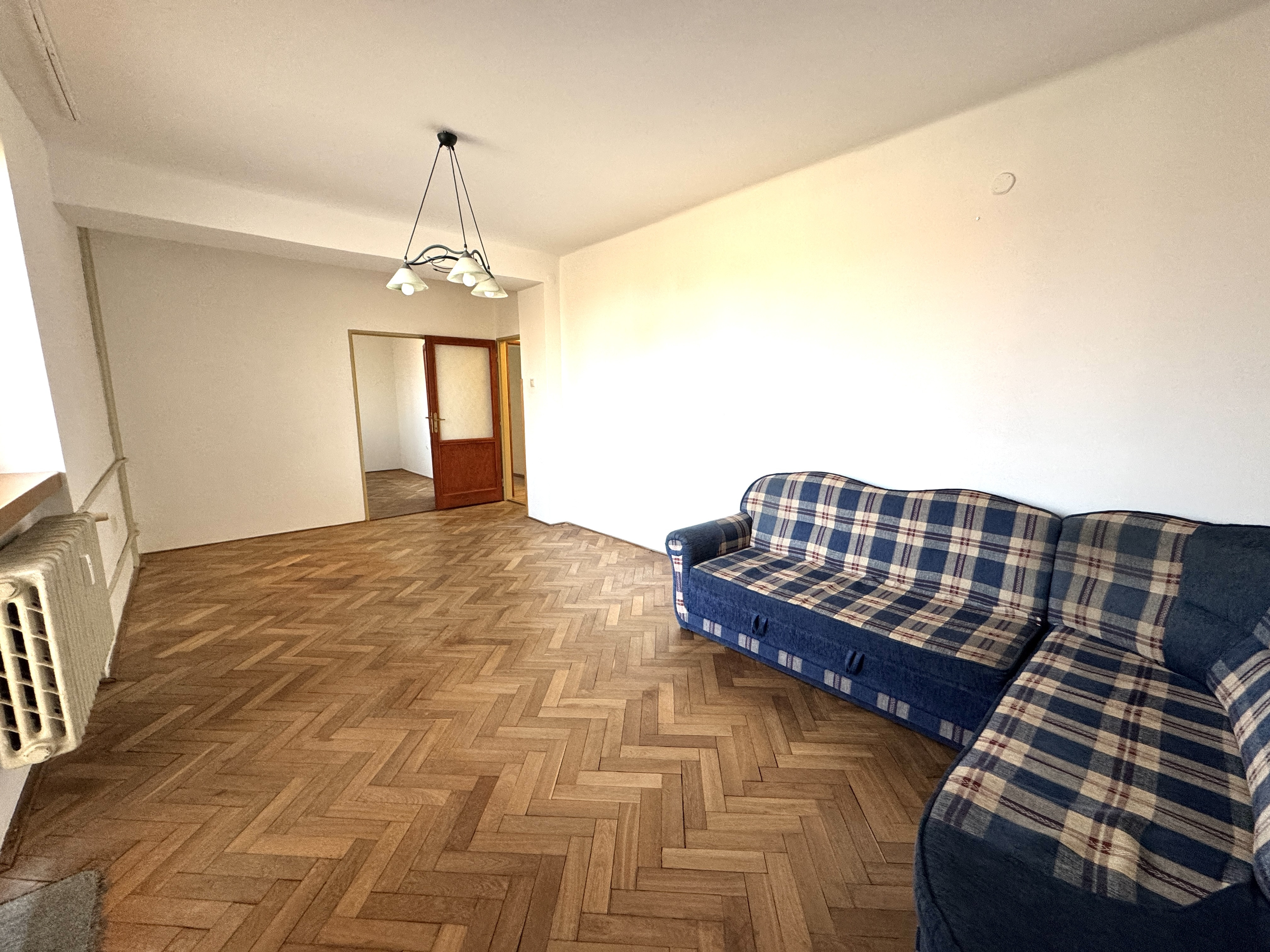 Na predaj priestranný 3-izbový byt s balkónom – Holíč, ul. M. Nešpora.