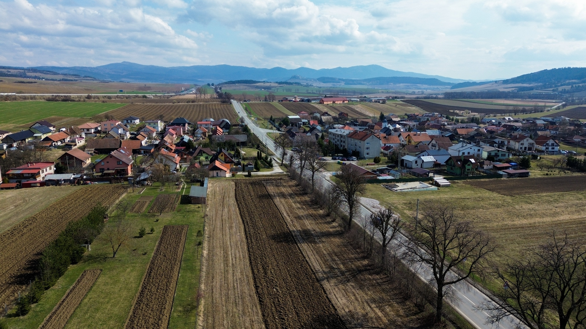 NEMEŠANY -investičný pozemok (1.188m2) na PREDAJ
