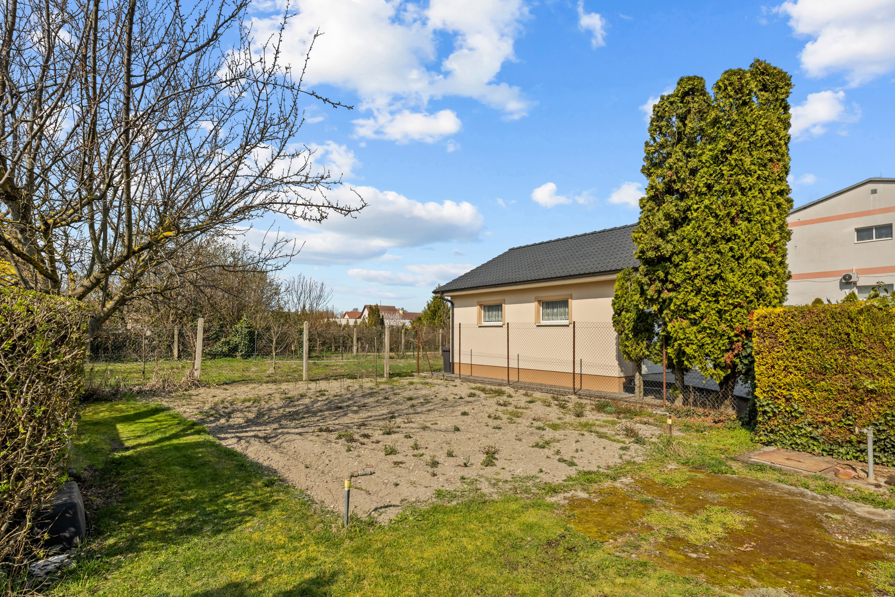 Na predaj - Rodinný dom s veľkým pozemkom Mliečno, Šamorín