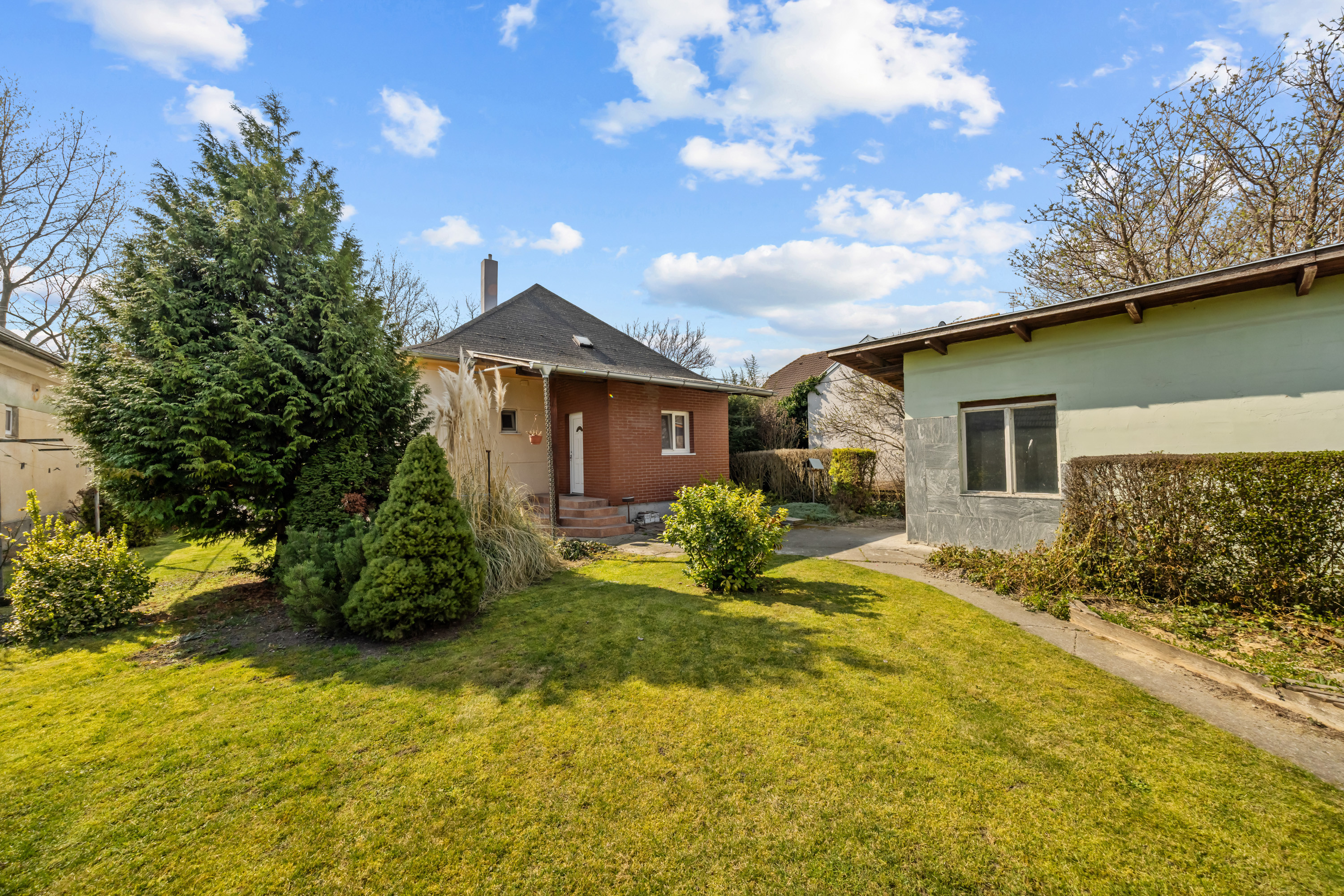 Na predaj - Rodinný dom s veľkým pozemkom Mliečno, Šamorín