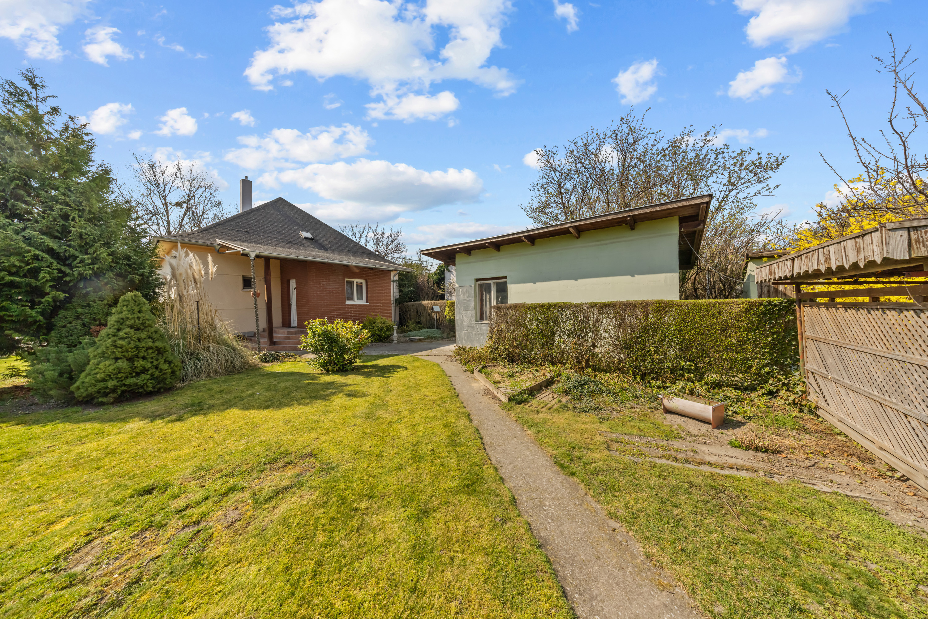 Na predaj - Rodinný dom s veľkým pozemkom Mliečno, Šamorín