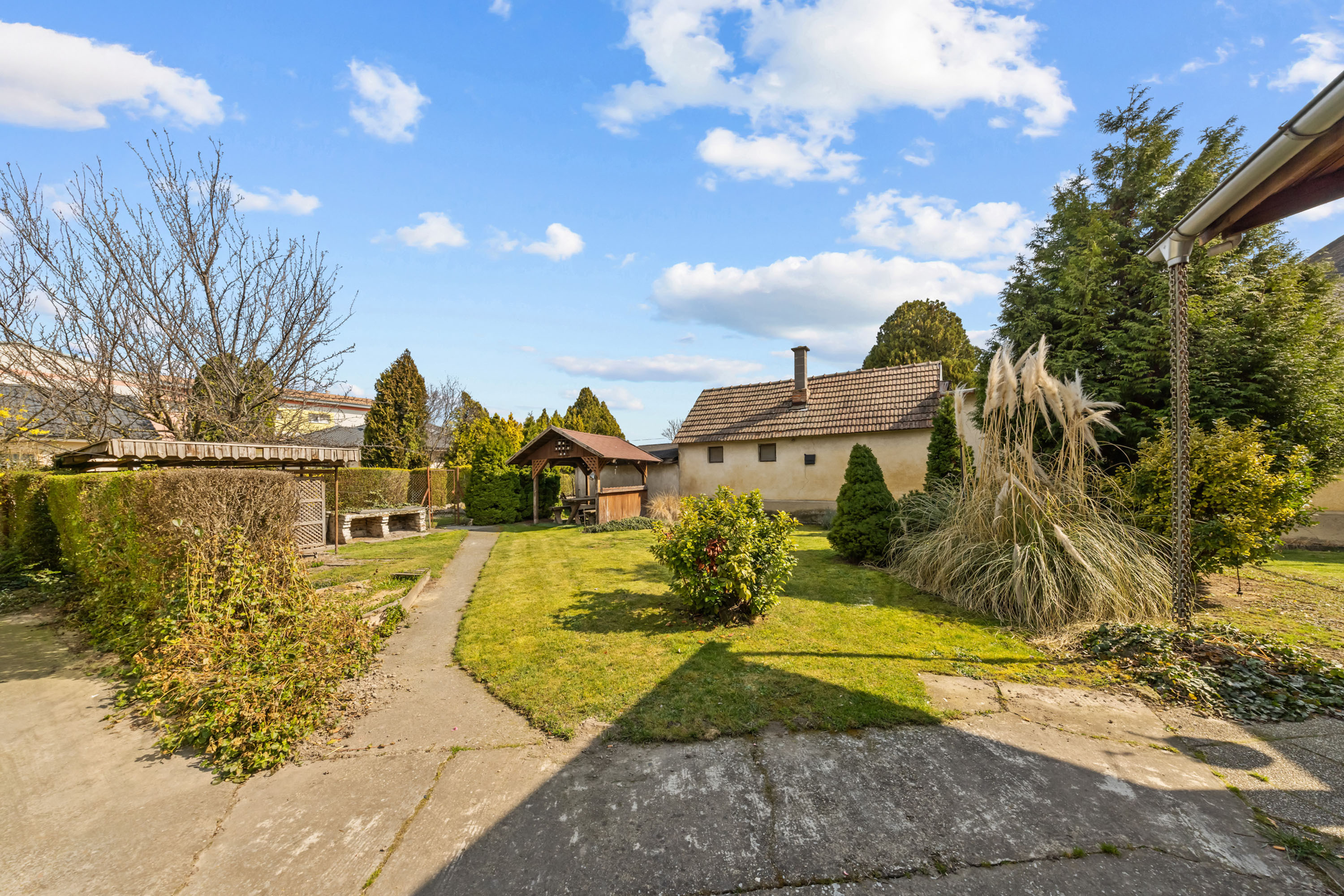 Na predaj - Rodinný dom s veľkým pozemkom Mliečno, Šamorín