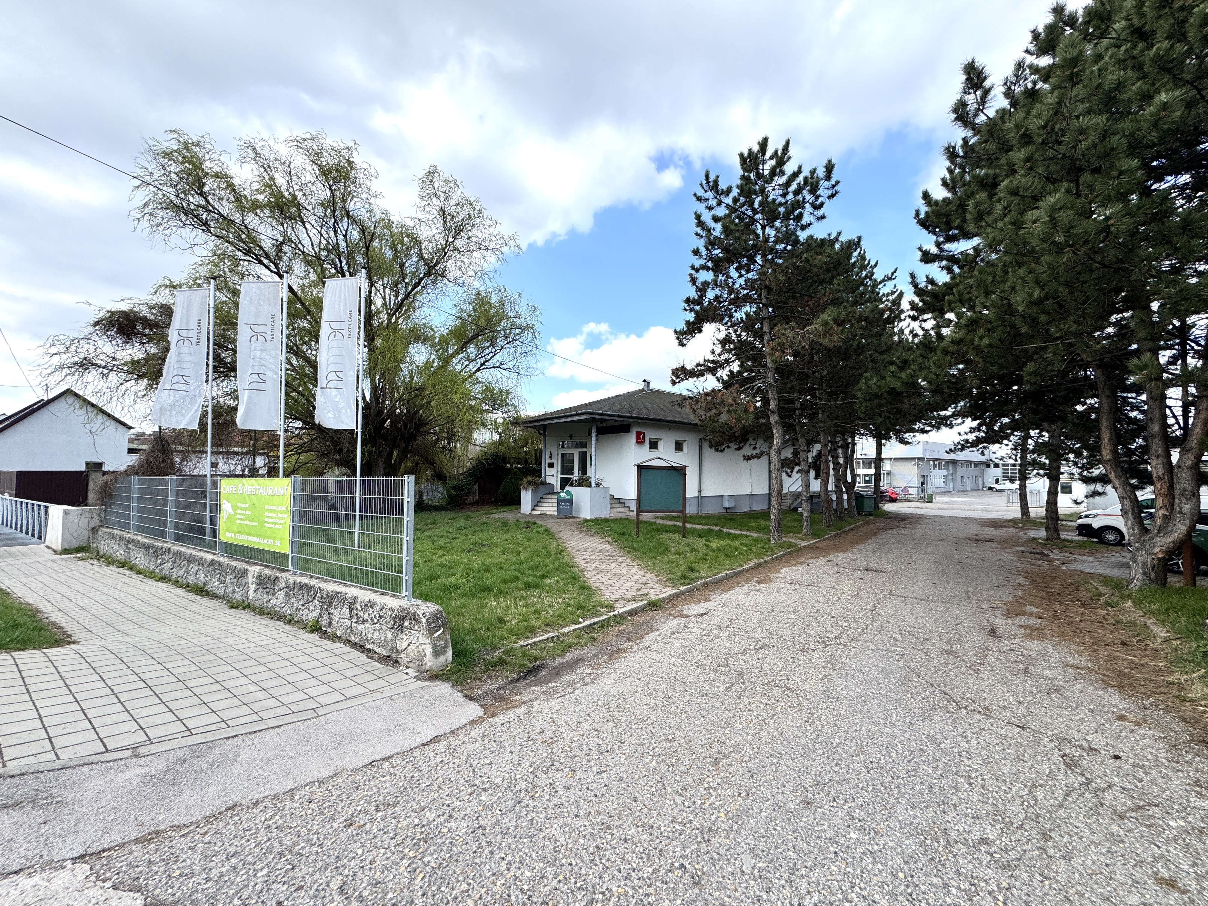 NA PREDAJ | Rozsiahly komerčný areál s investičným potenciálom – Malacky.