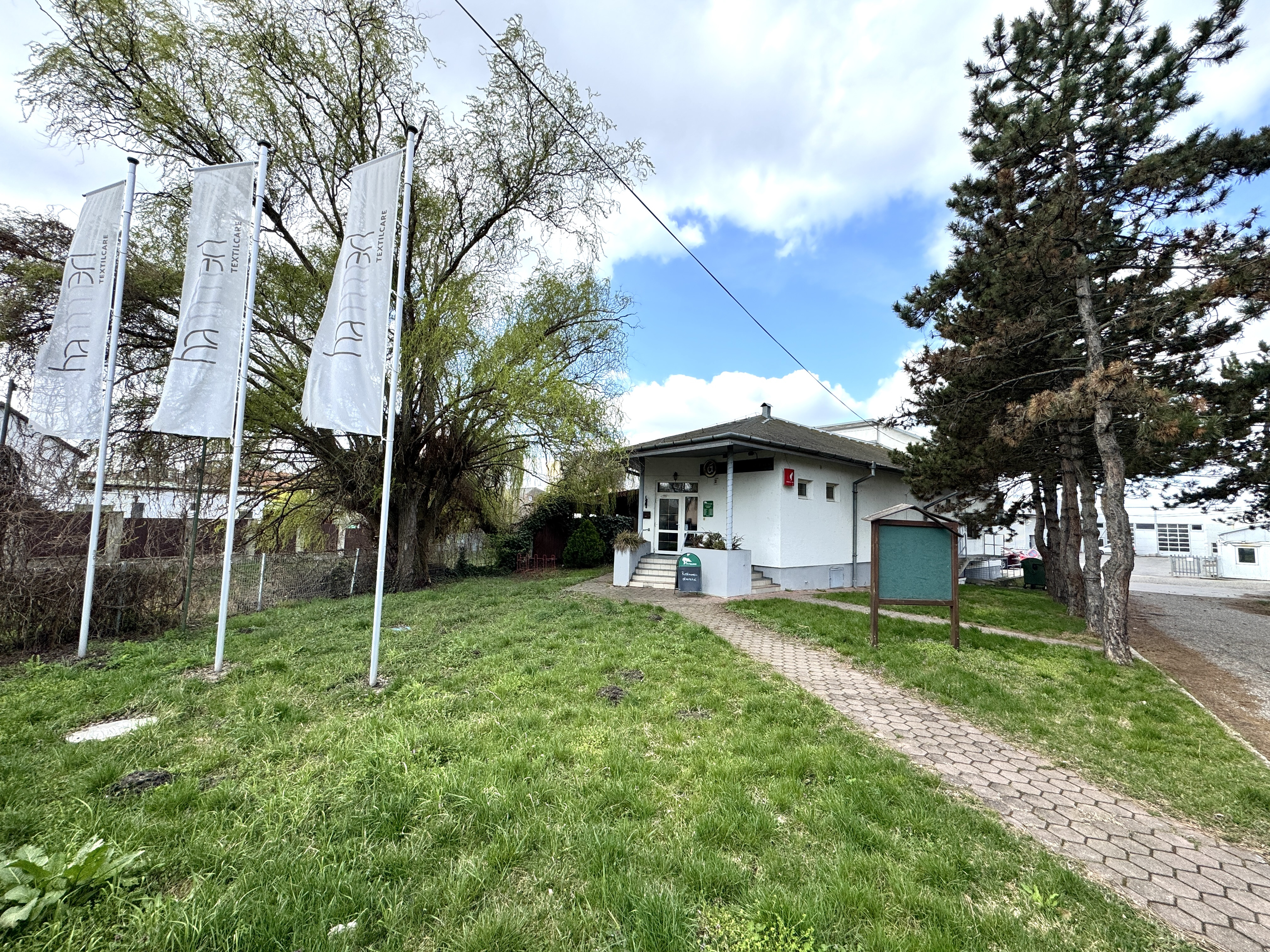 NA PREDAJ | Rozsiahly komerčný areál s investičným potenciálom – Malacky.