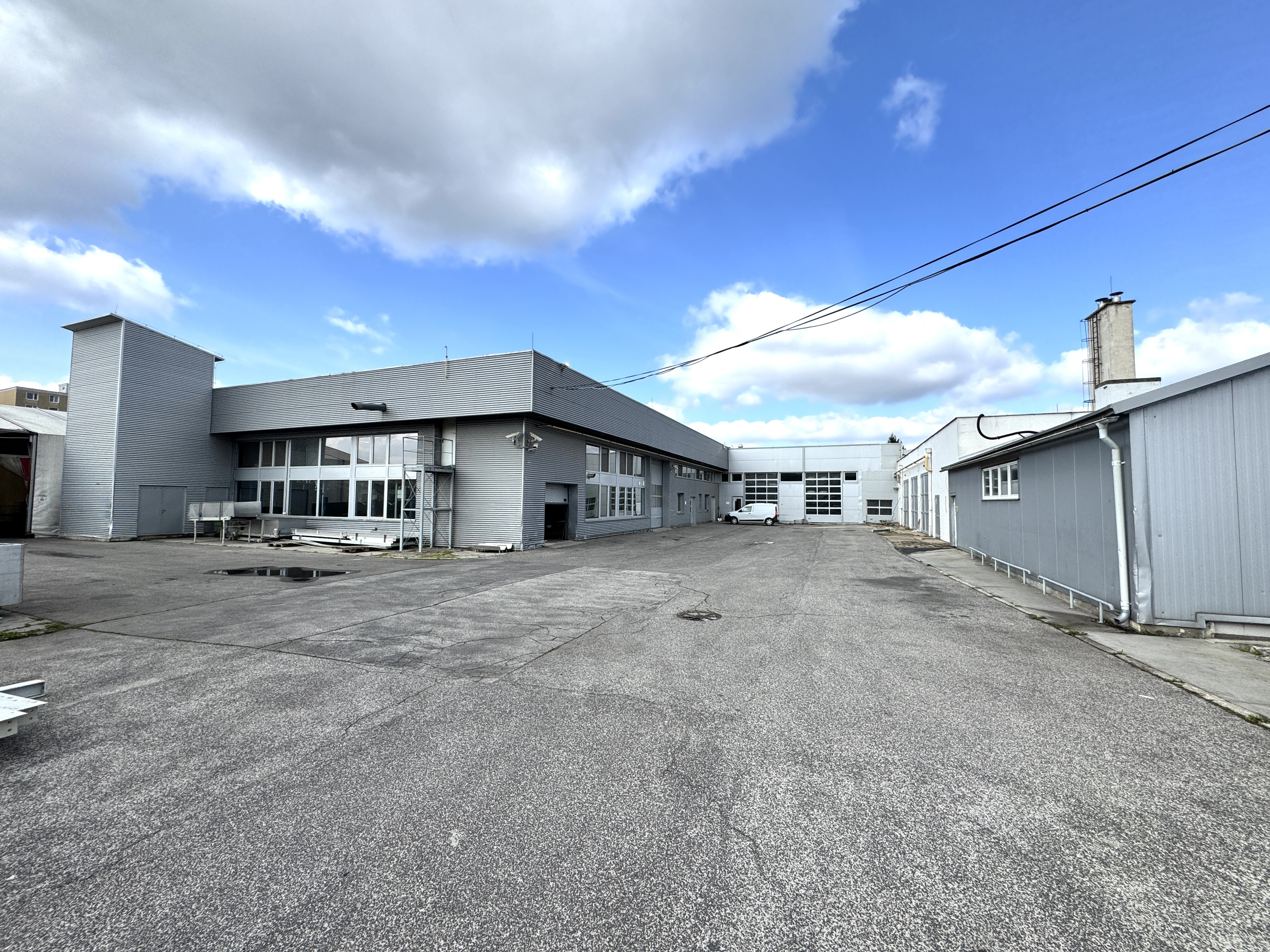 NA PREDAJ | Rozsiahly komerčný areál s investičným potenciálom – Malacky.