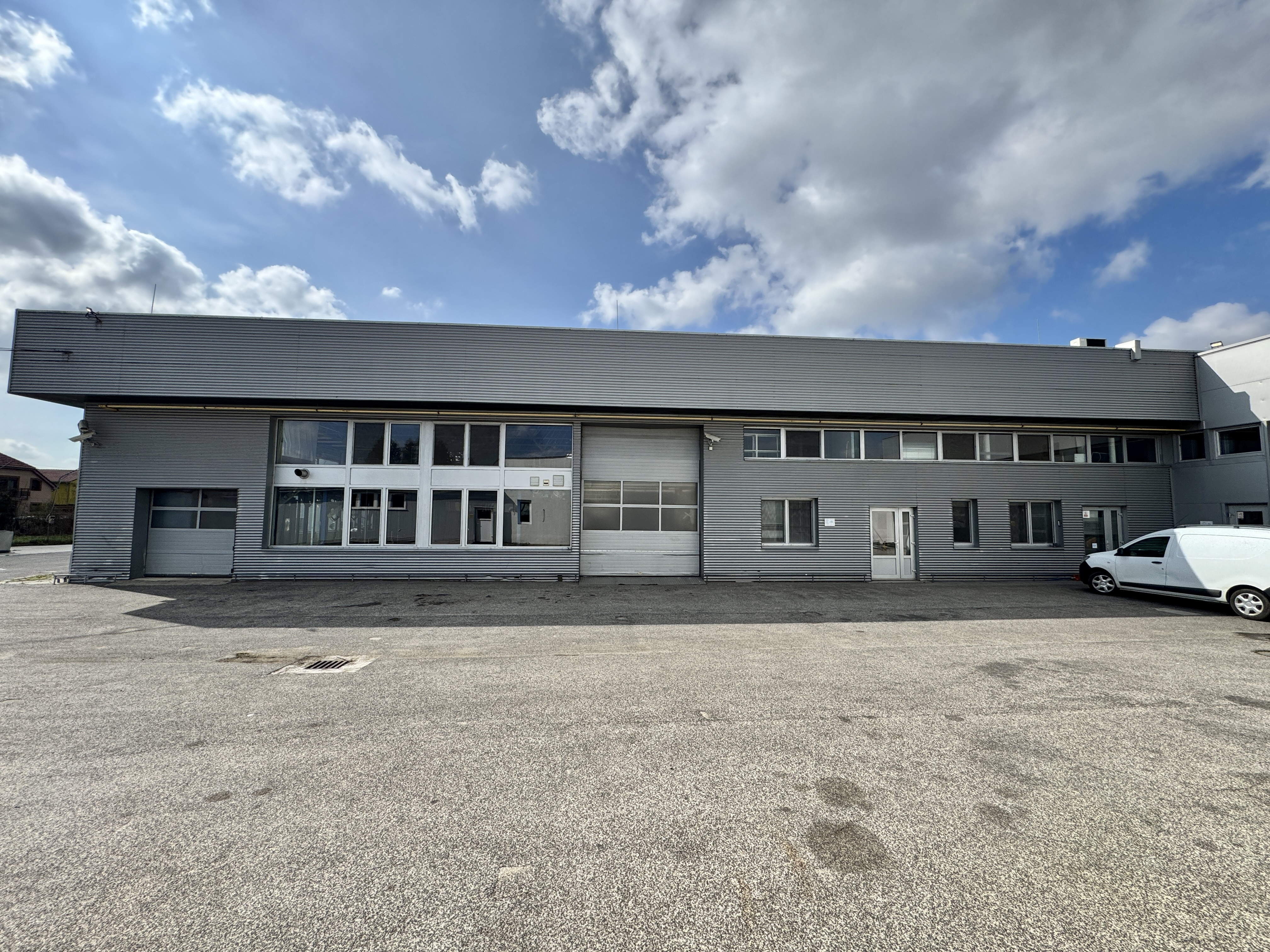 NA PREDAJ | Rozsiahly komerčný areál s investičným potenciálom – Malacky.