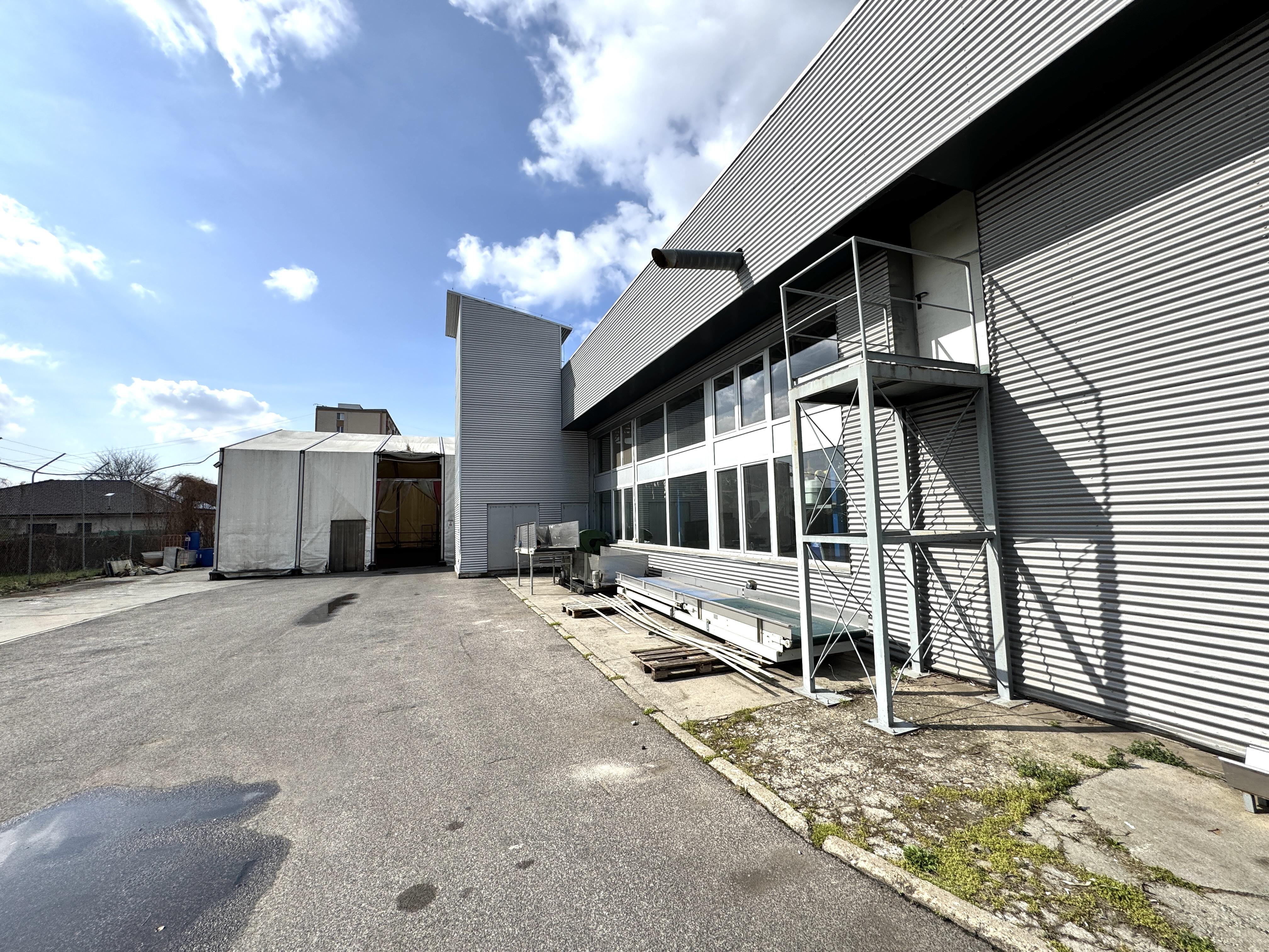 NA PREDAJ | Rozsiahly komerčný areál s investičným potenciálom – Malacky.