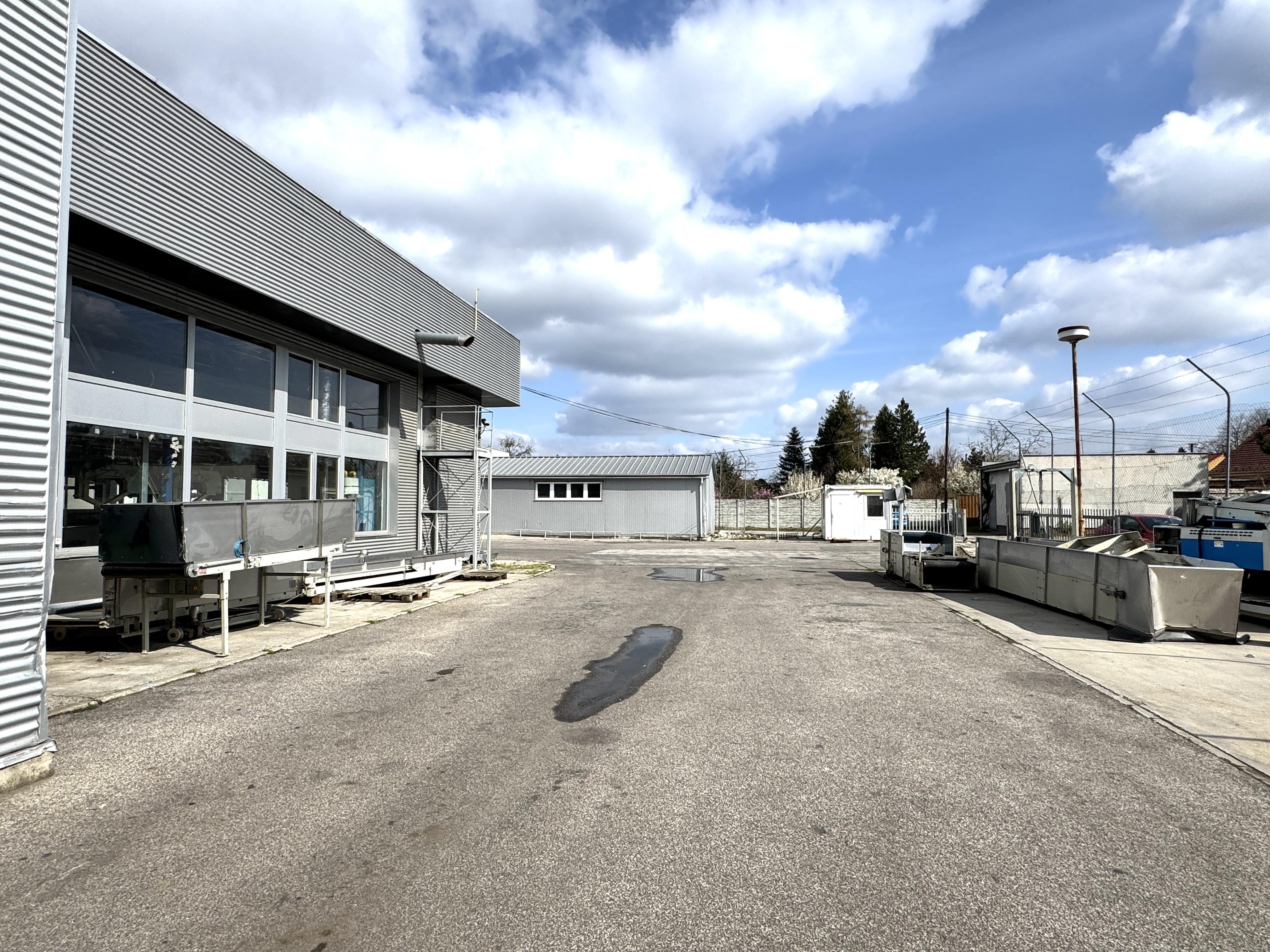 NA PREDAJ | Rozsiahly komerčný areál s investičným potenciálom – Malacky.