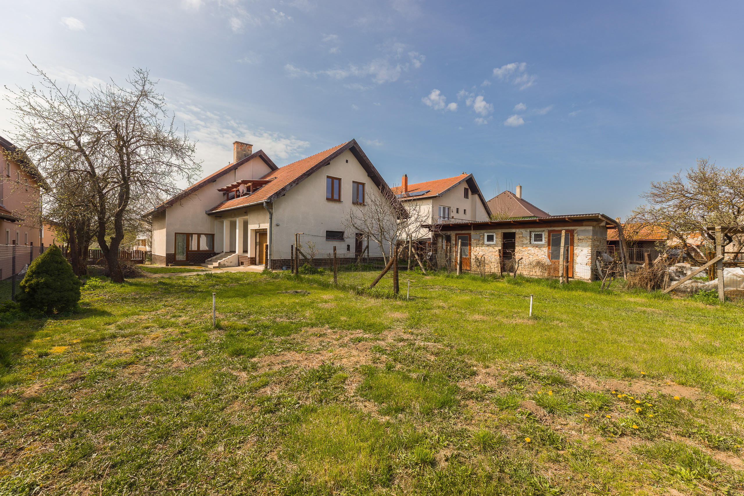 Na predaj rodinný dom s garážou v obci Pribeta