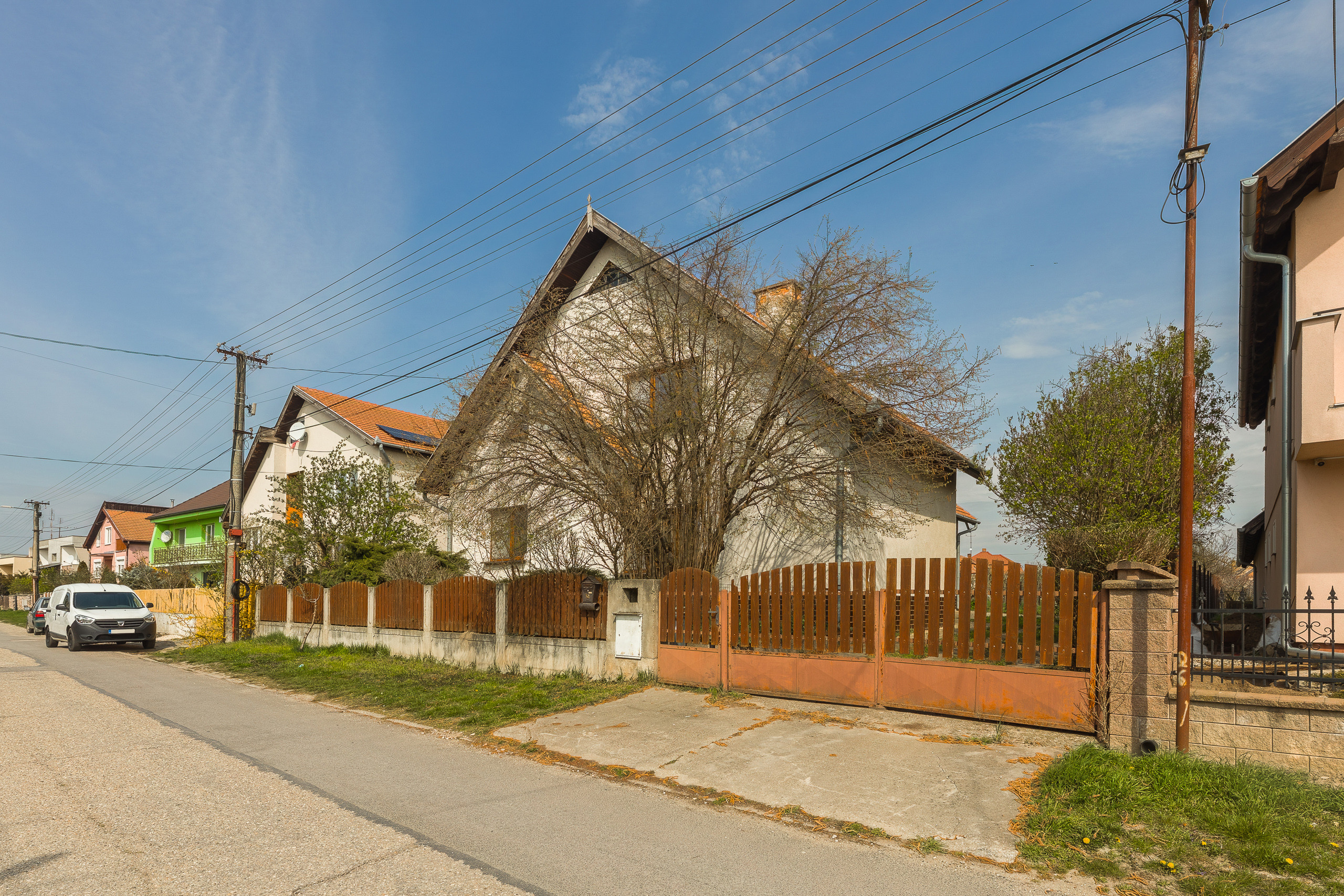 Na predaj rodinný dom s garážou v obci Pribeta