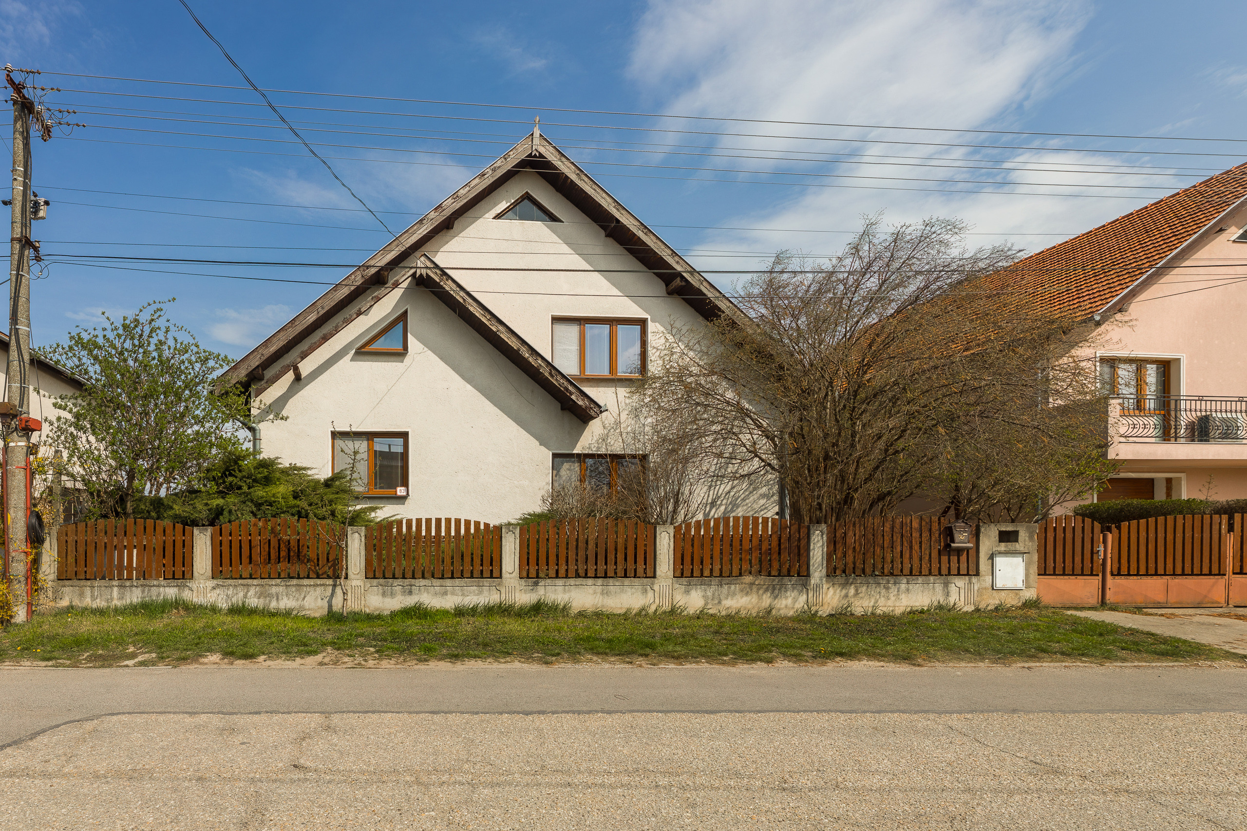 Na predaj rodinný dom s garážou v obci Pribeta