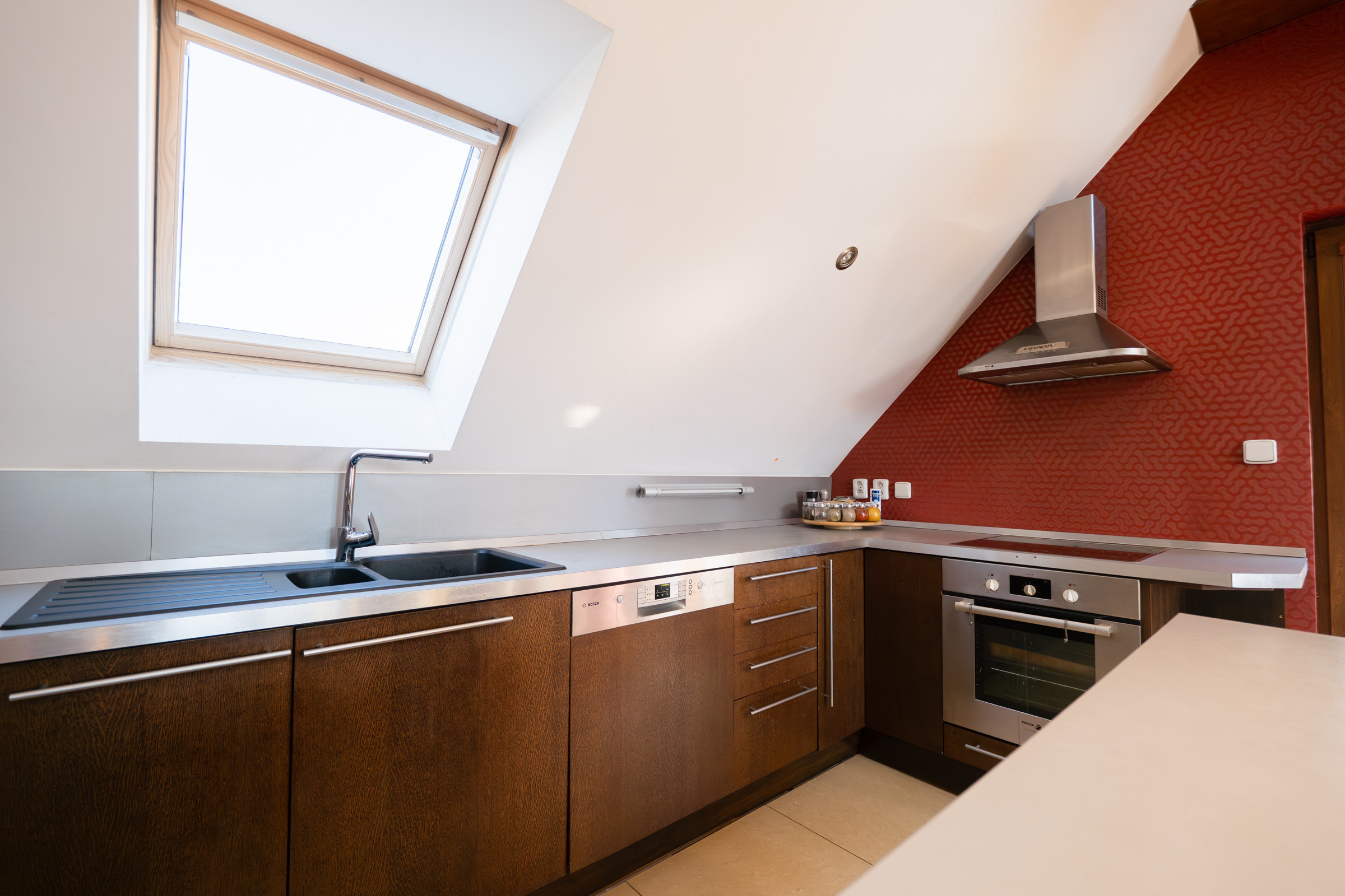 Predaj:  4 izbový mezonetový byt v Pezinku blízko viníc.