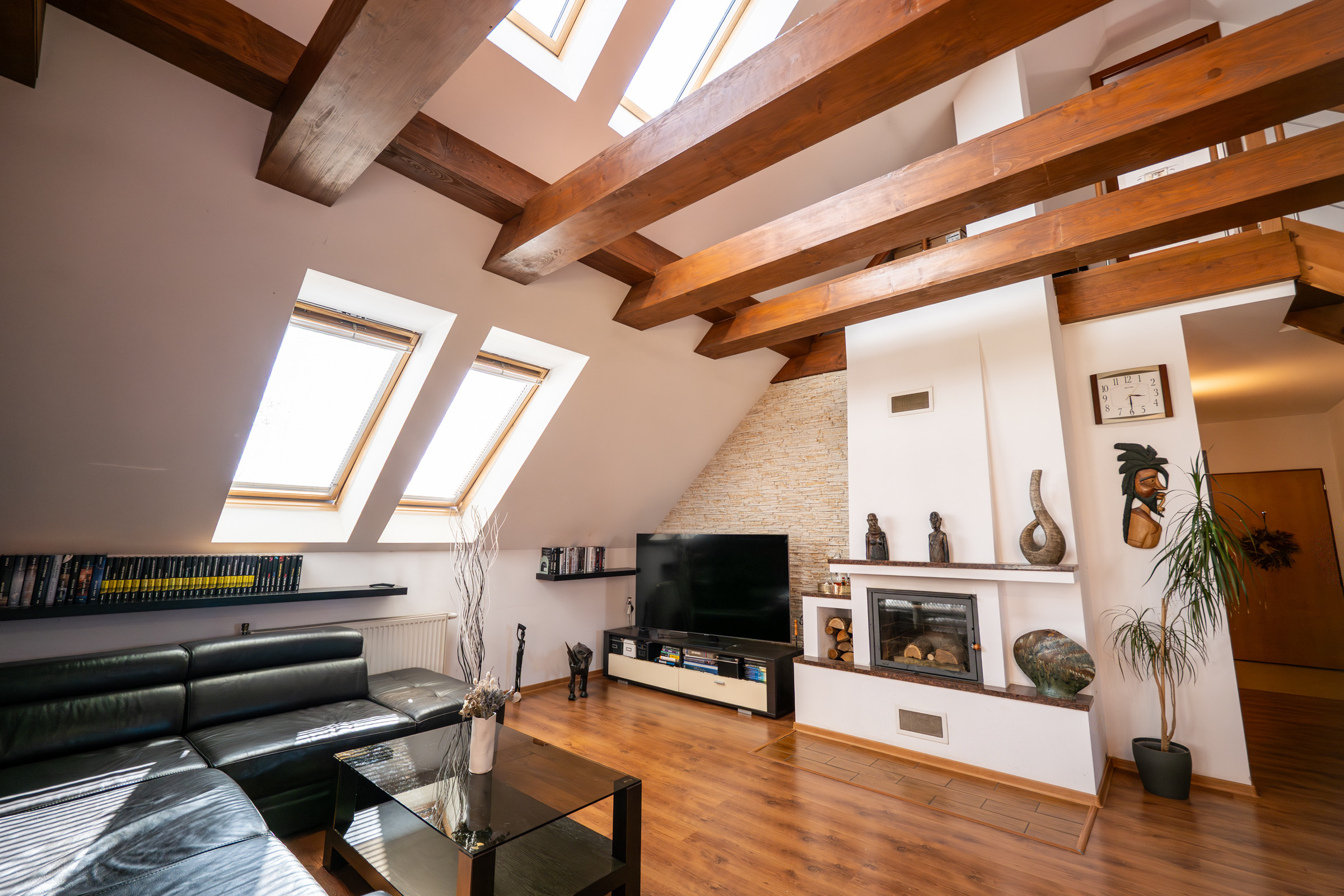 Predaj:  4 izbový mezonetový byt v Pezinku blízko viníc.