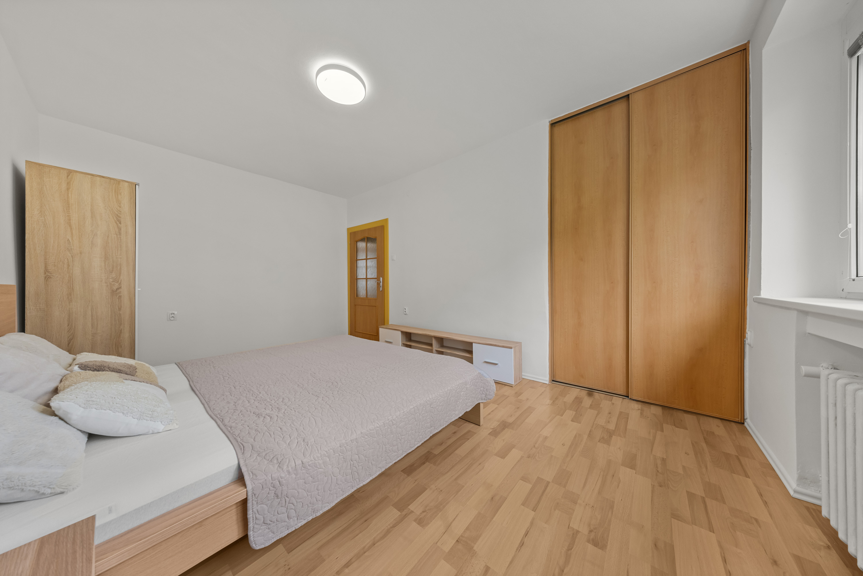 Na prenájom príjemný 3 izbový byt v lokalite 500 bytov na Svätoplukovej ulici