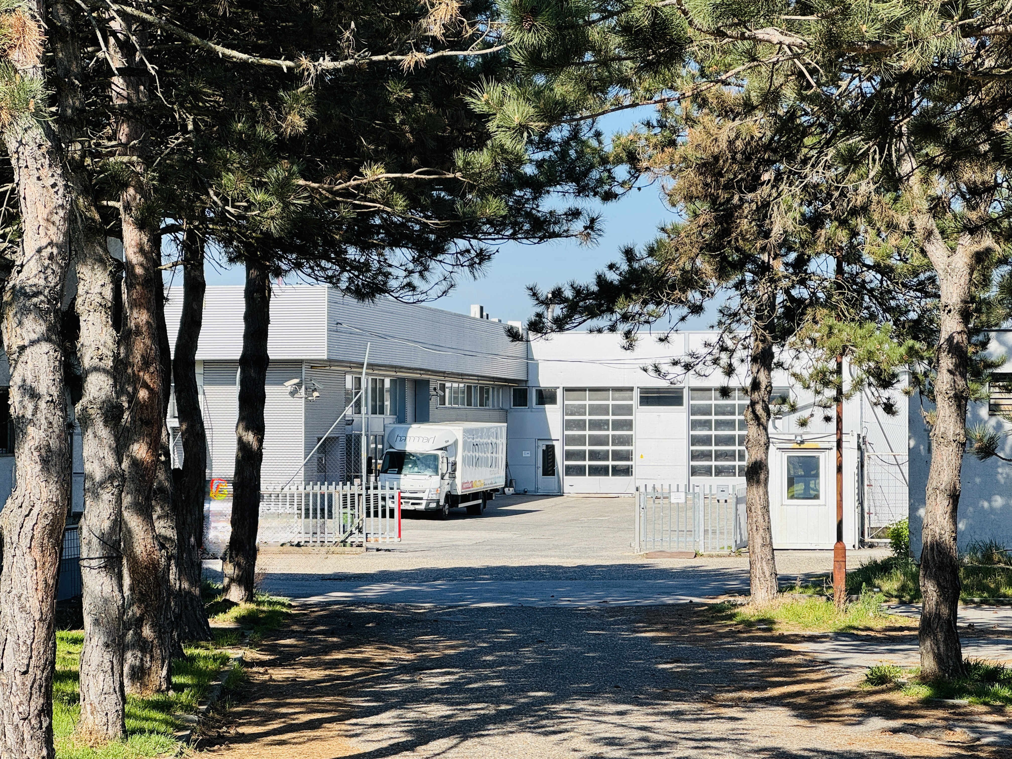 NA PREDAJ | Rozsiahly komerčný areál s investičným potenciálom – Malacky.