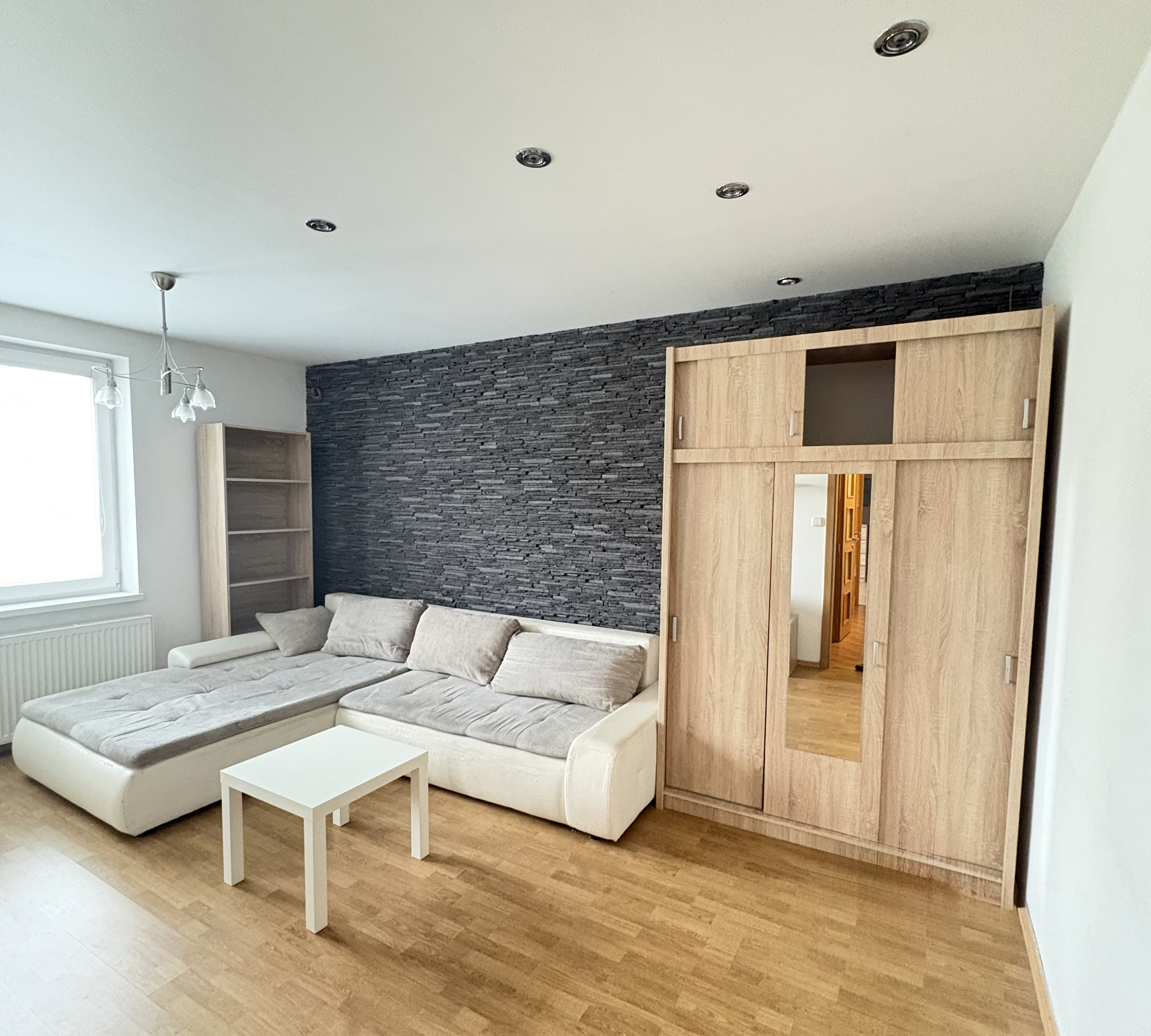 Prenájom 2 izbového bytu na Ostredkoch