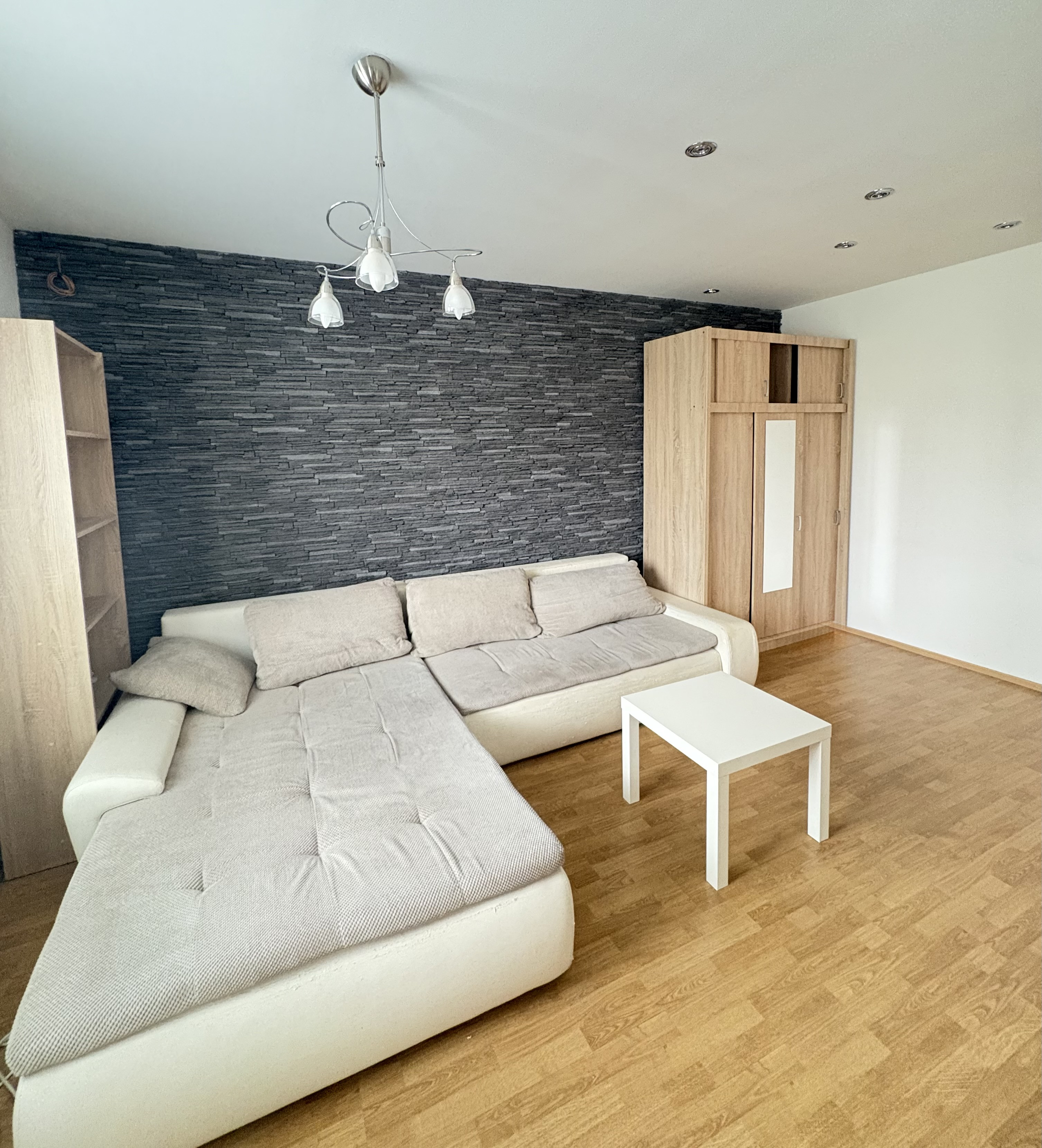 Prenájom 2 izbového bytu na Ostredkoch