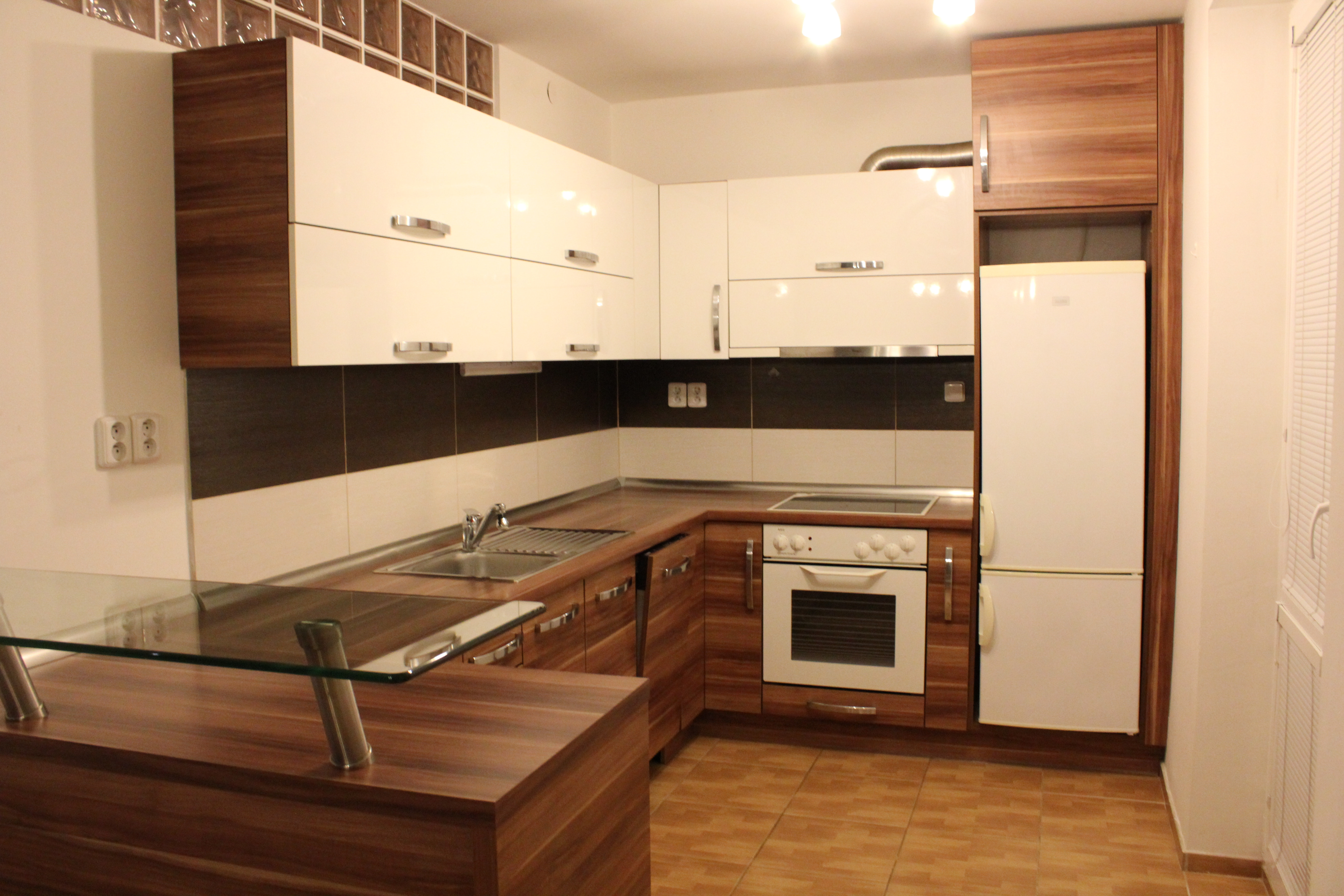 Prenájom 2 izbového bytu na Ostredkoch