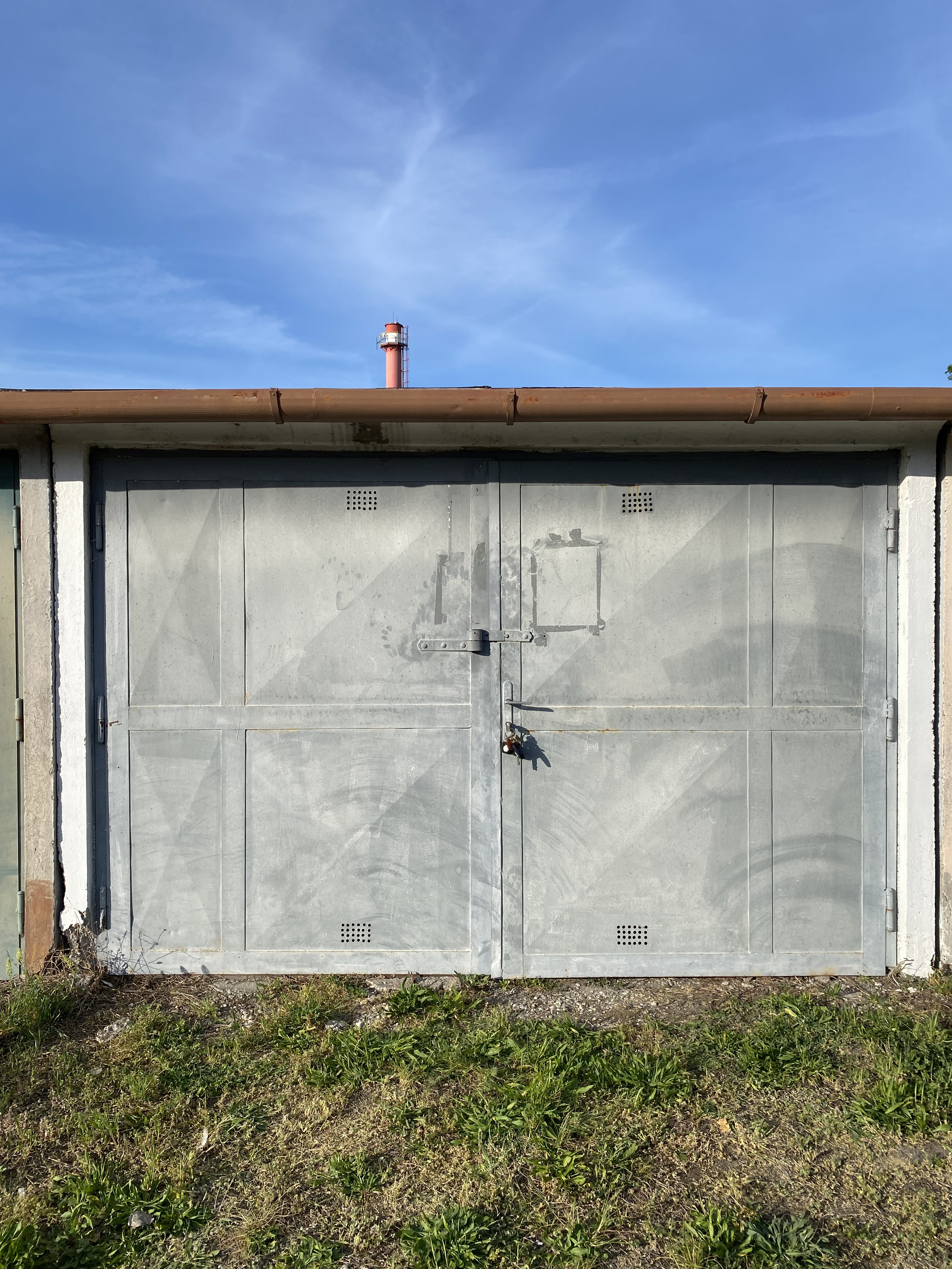 Predaj garáže v Šamoríne – Veterná ulica, 18 m², s pozemkom