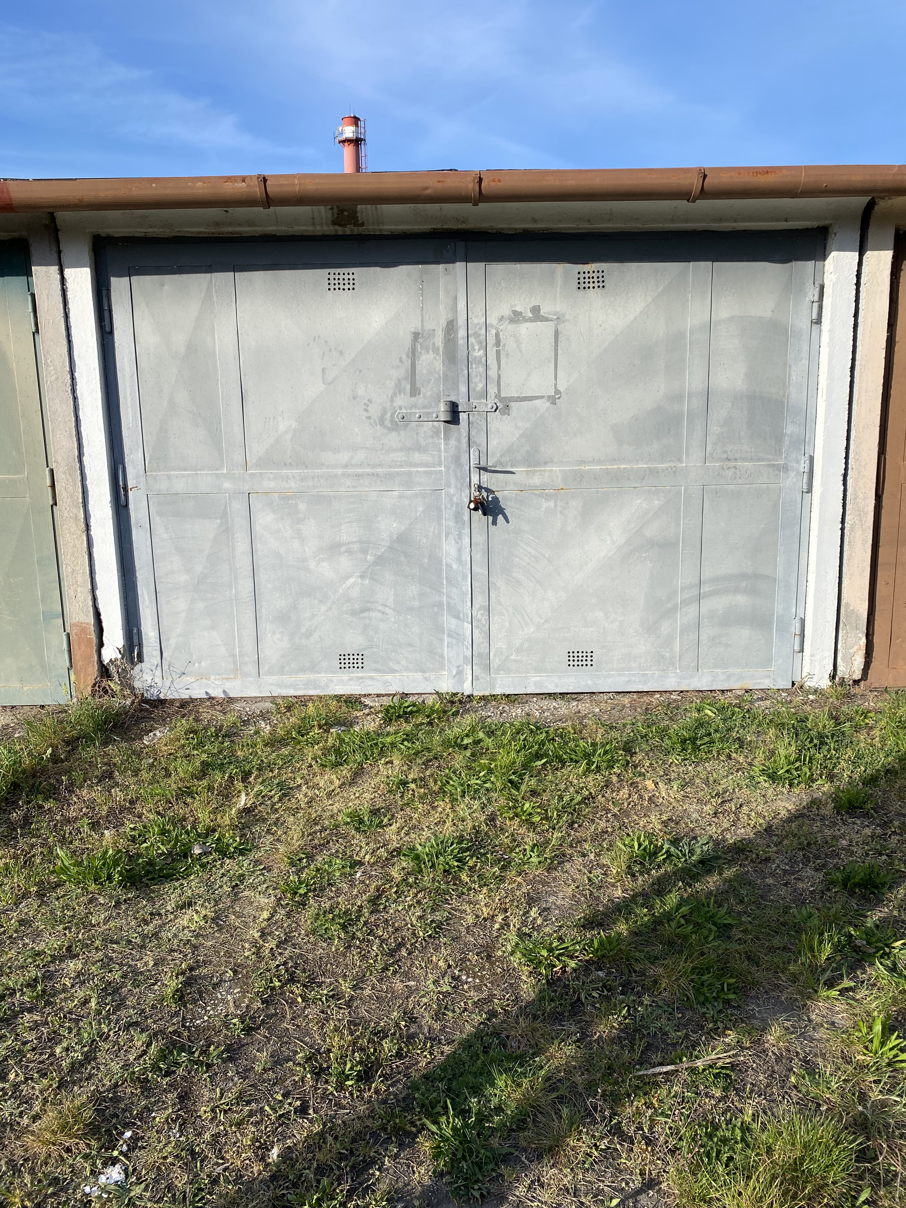 Predaj garáže v Šamoríne – Veterná ulica, 18 m², s pozemkom