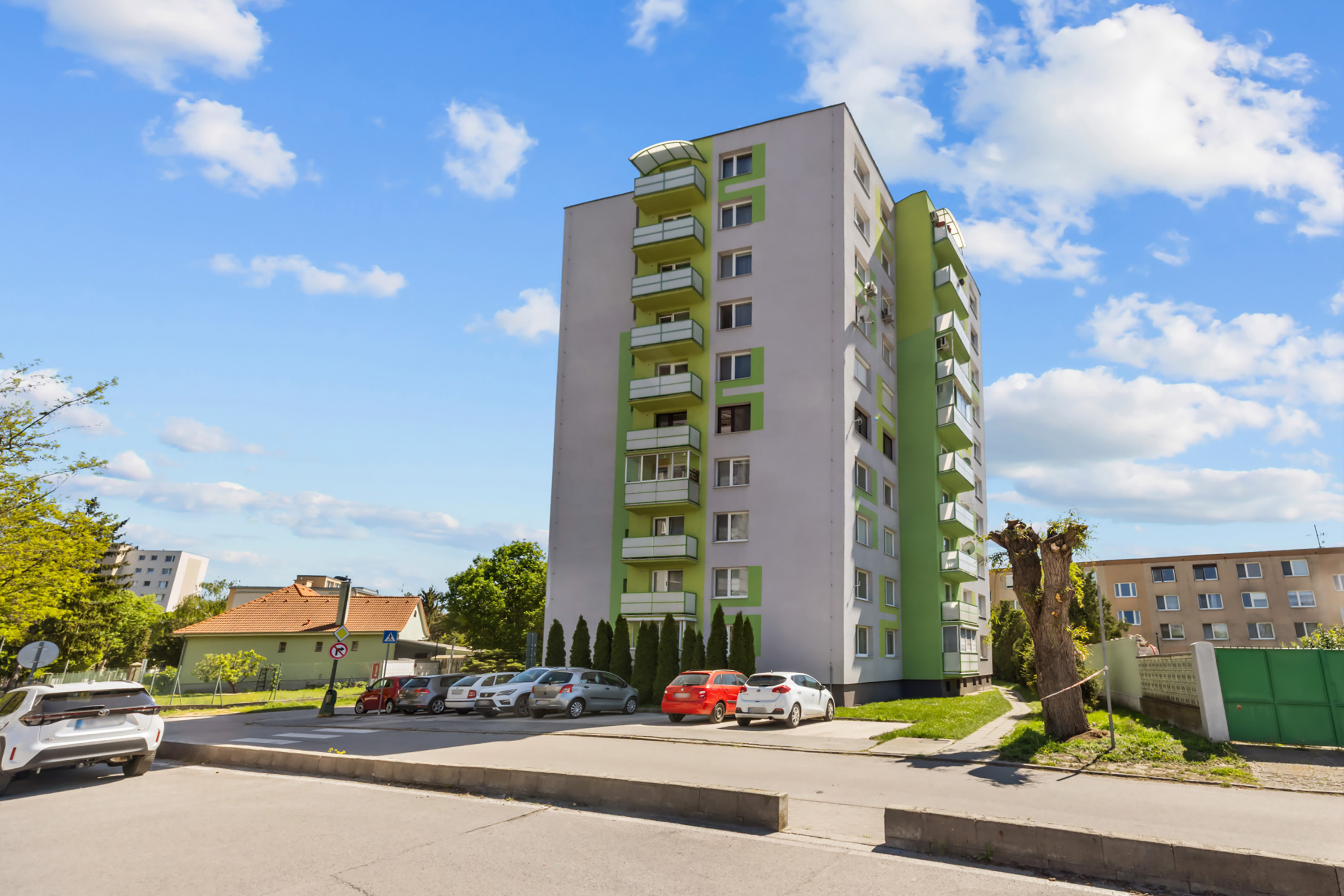 Na predaj 3-izbový byt s balkónom a pivnicou – Šamorín, Mestský Majer