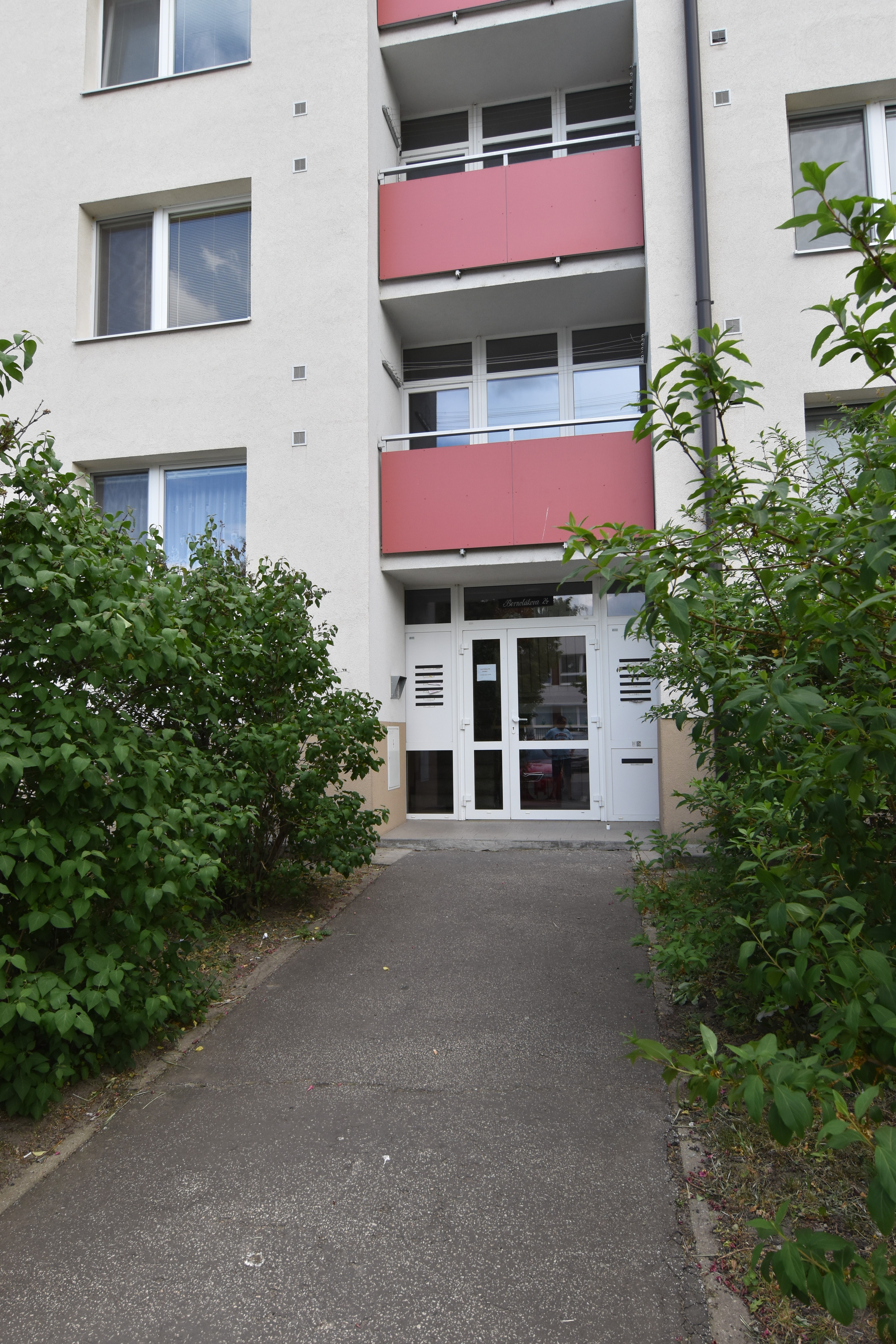 PREDAJ: 1-izbový byt s klimatizáciou v centre Malaciek