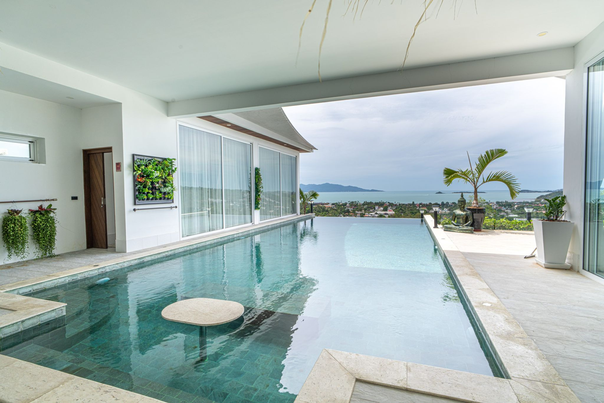 Na predaj luxusná 4-izbová vila s panoramatickým výhľadom na more v prestížnej lokalite Bophut Hills, Koh Samui