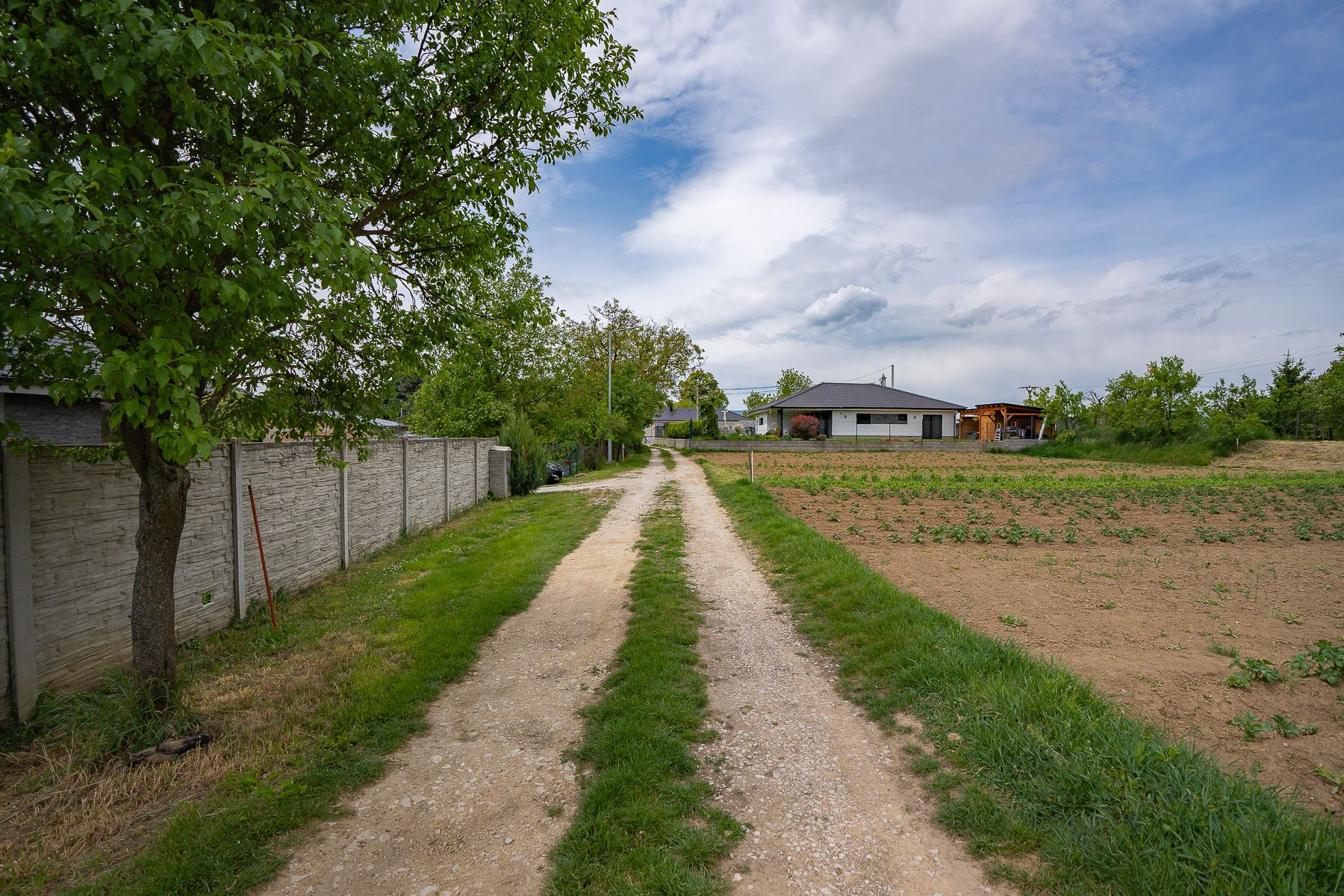 PREDAJ - pozemok pre 1 alebo 2 rodinné domy | 1000m2