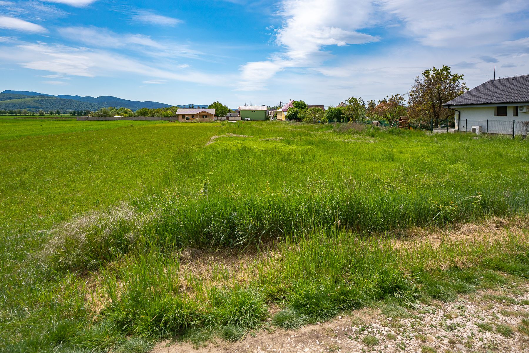 PREDAJ - pozemok pre 1 alebo 2 rodinné domy | 1000m2