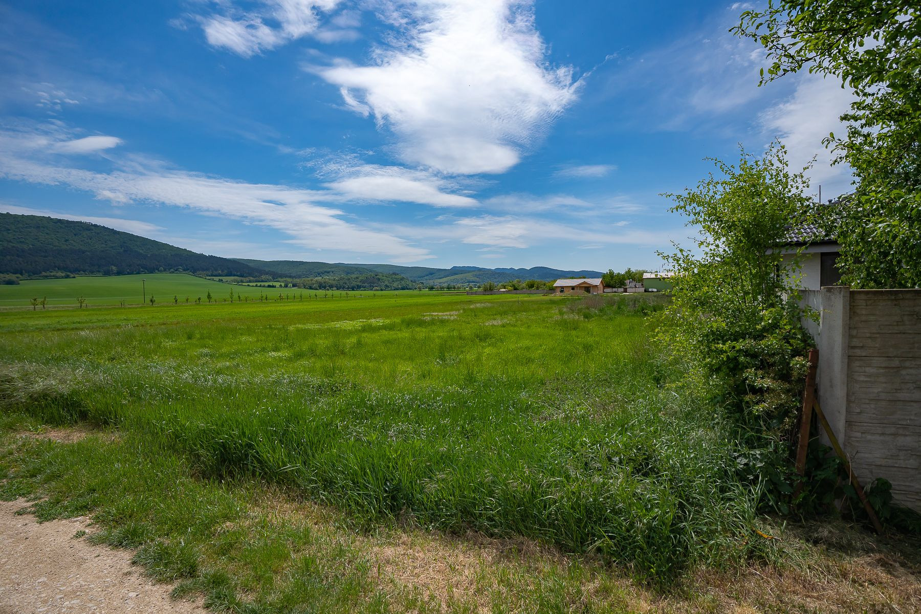 PREDAJ - pozemok pre 1 alebo 2 rodinné domy | 1000m2