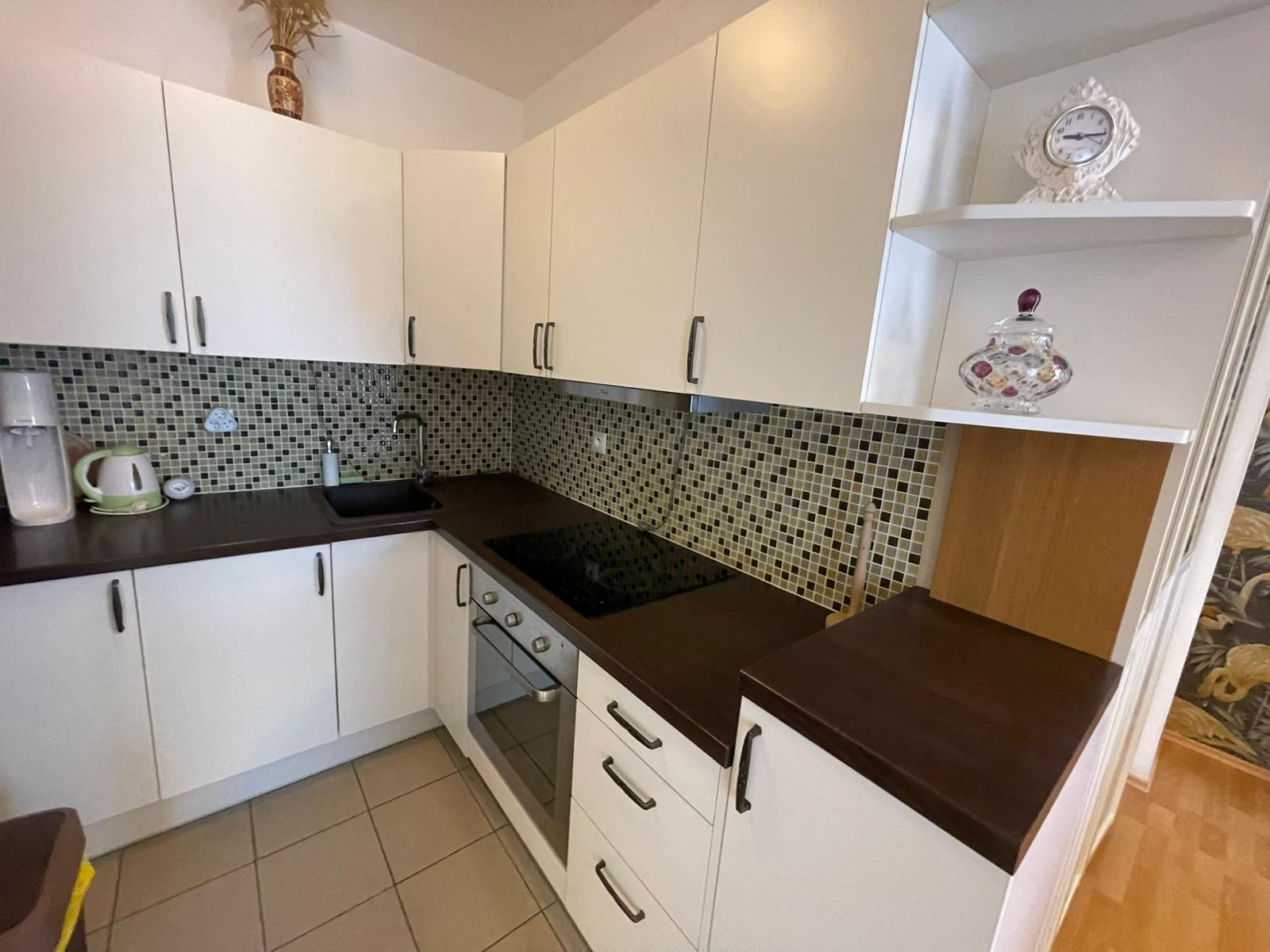 Na prenájom 3-izbový byt s balkónmi a 2 parkovacími miestami v Záhorskej Bystrici