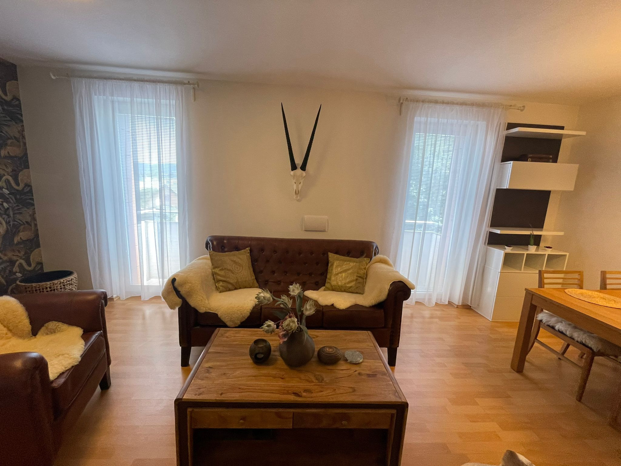 Na prenájom 3-izbový byt s balkónmi a 2 parkovacími miestami v Záhorskej Bystrici