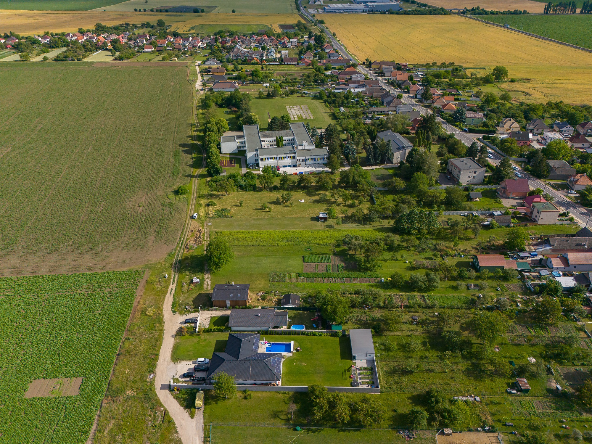 PREDAJ - pozemok na výstavbu rodinného domu (1020m2)