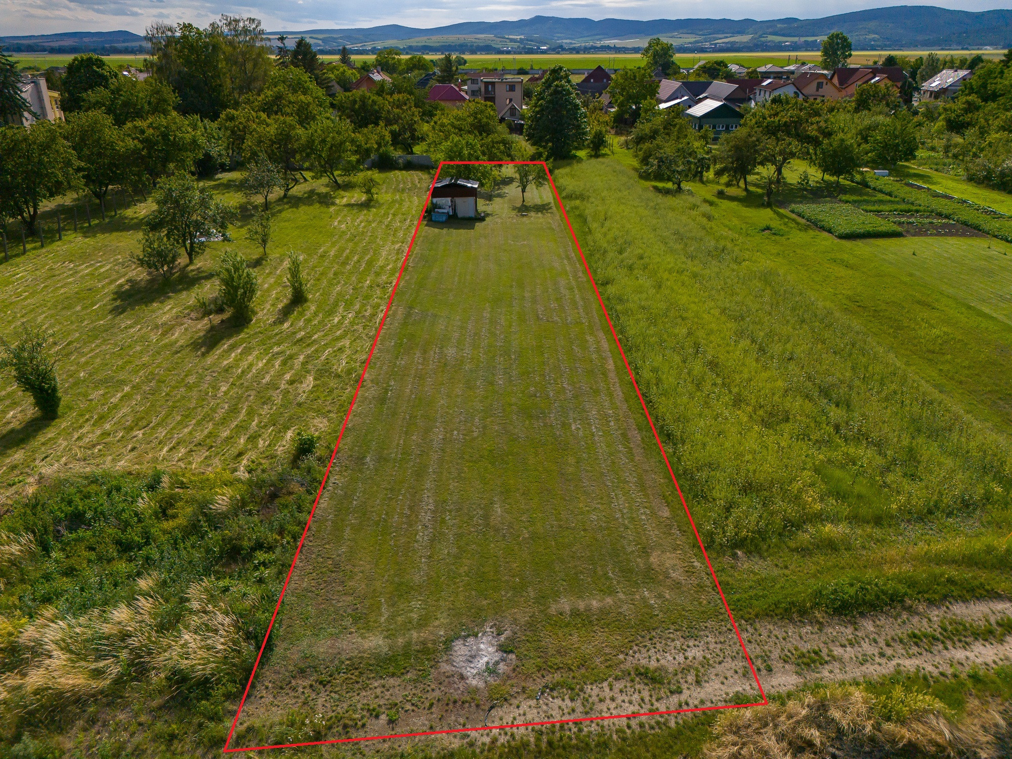 PREDAJ - pozemok na výstavbu rodinného domu (1020m2)