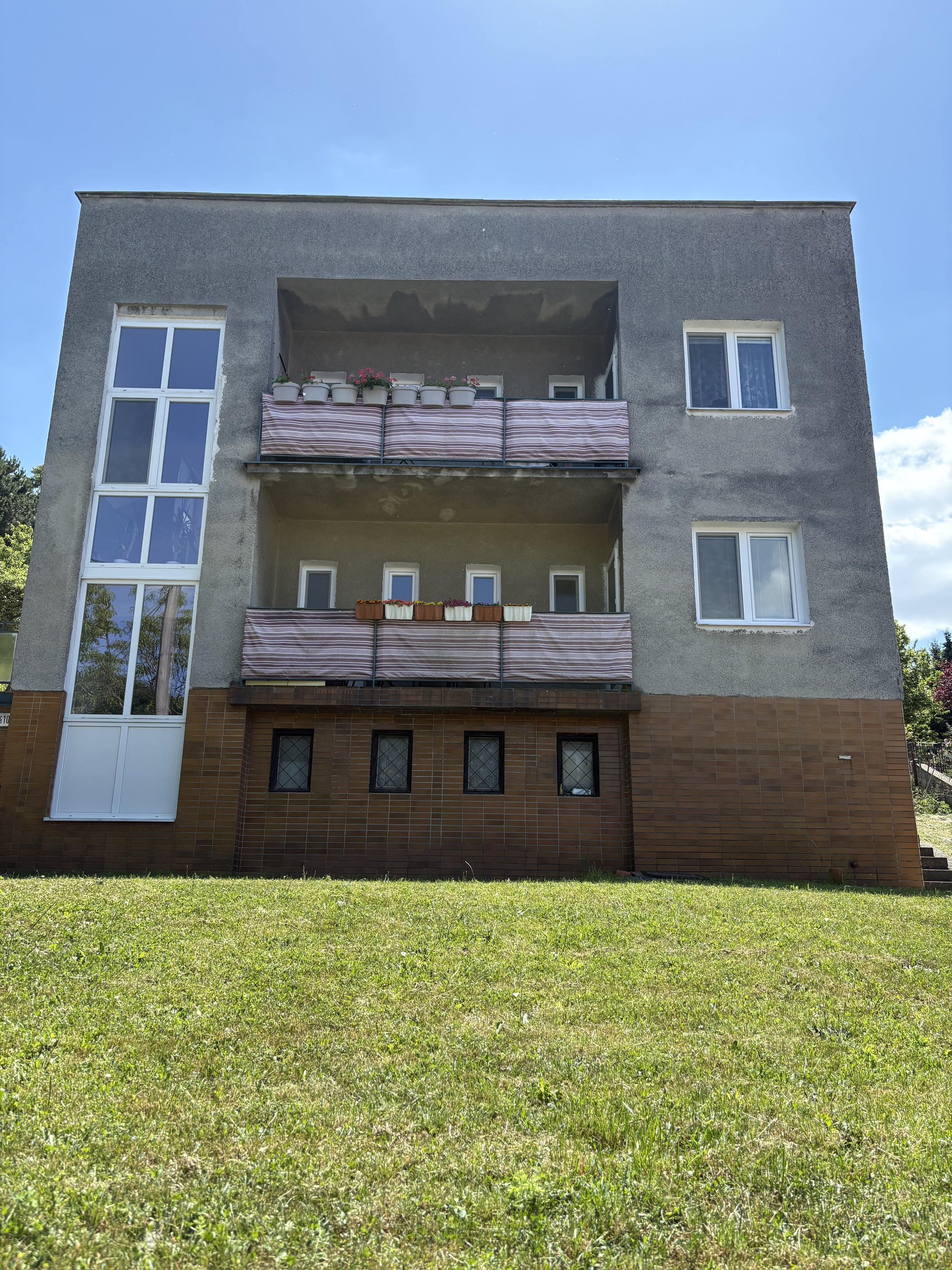 Predaj: rodinný dom s veľkorysým pozemkom.