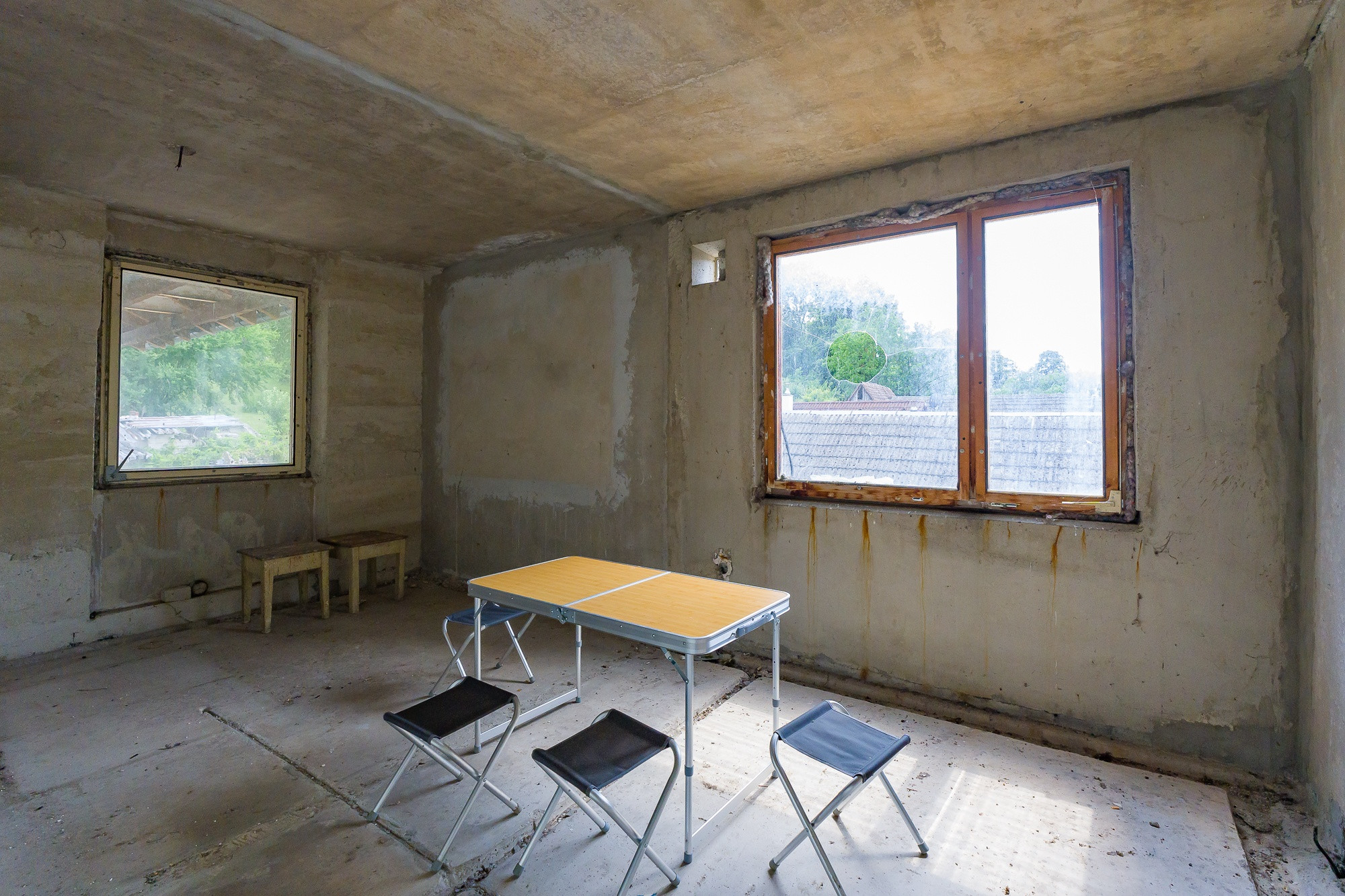 VEĽKÝ DOM, 2 422 m² POZEMKU A LES ZA ZÁHRADOU | HRACHOVIŠTE